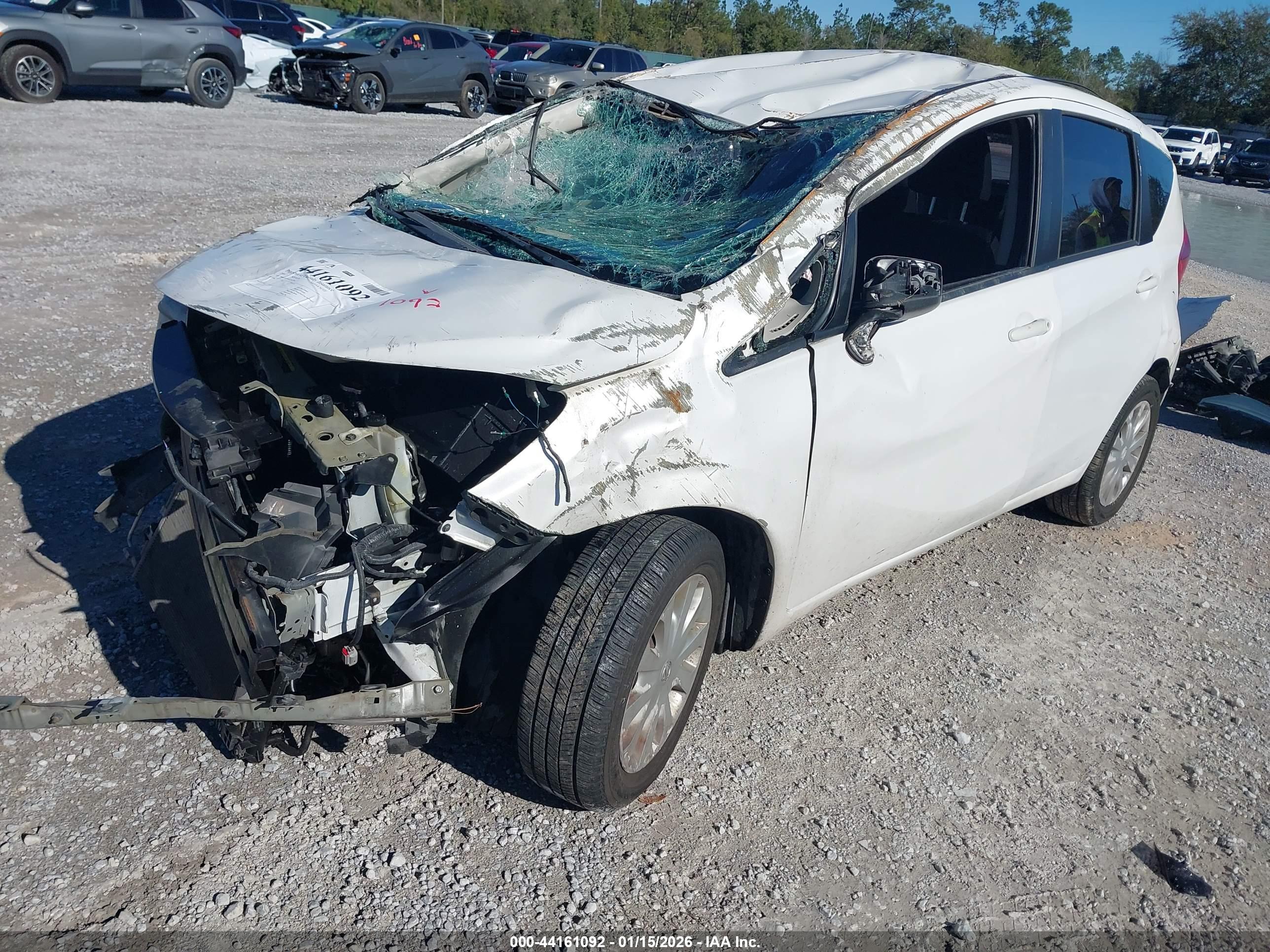 NISSAN VERSA image 6