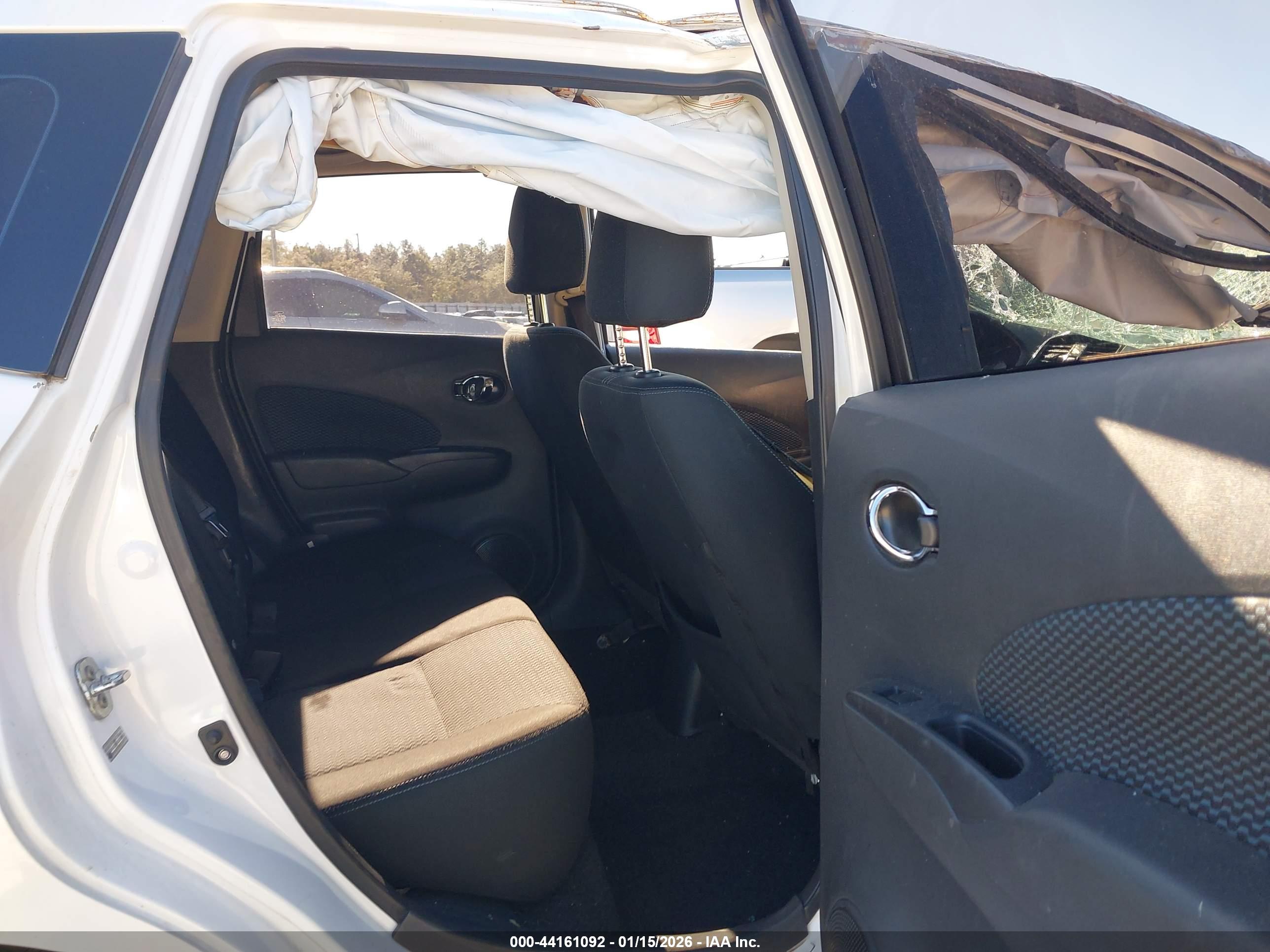 NISSAN VERSA image 8