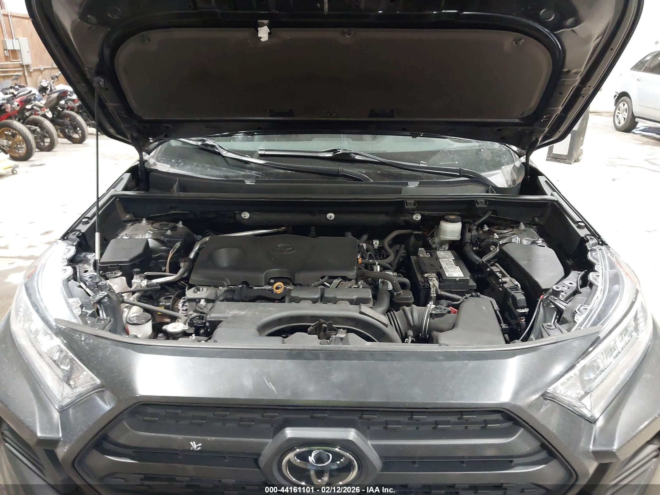 TOYOTA RAV4 image 10