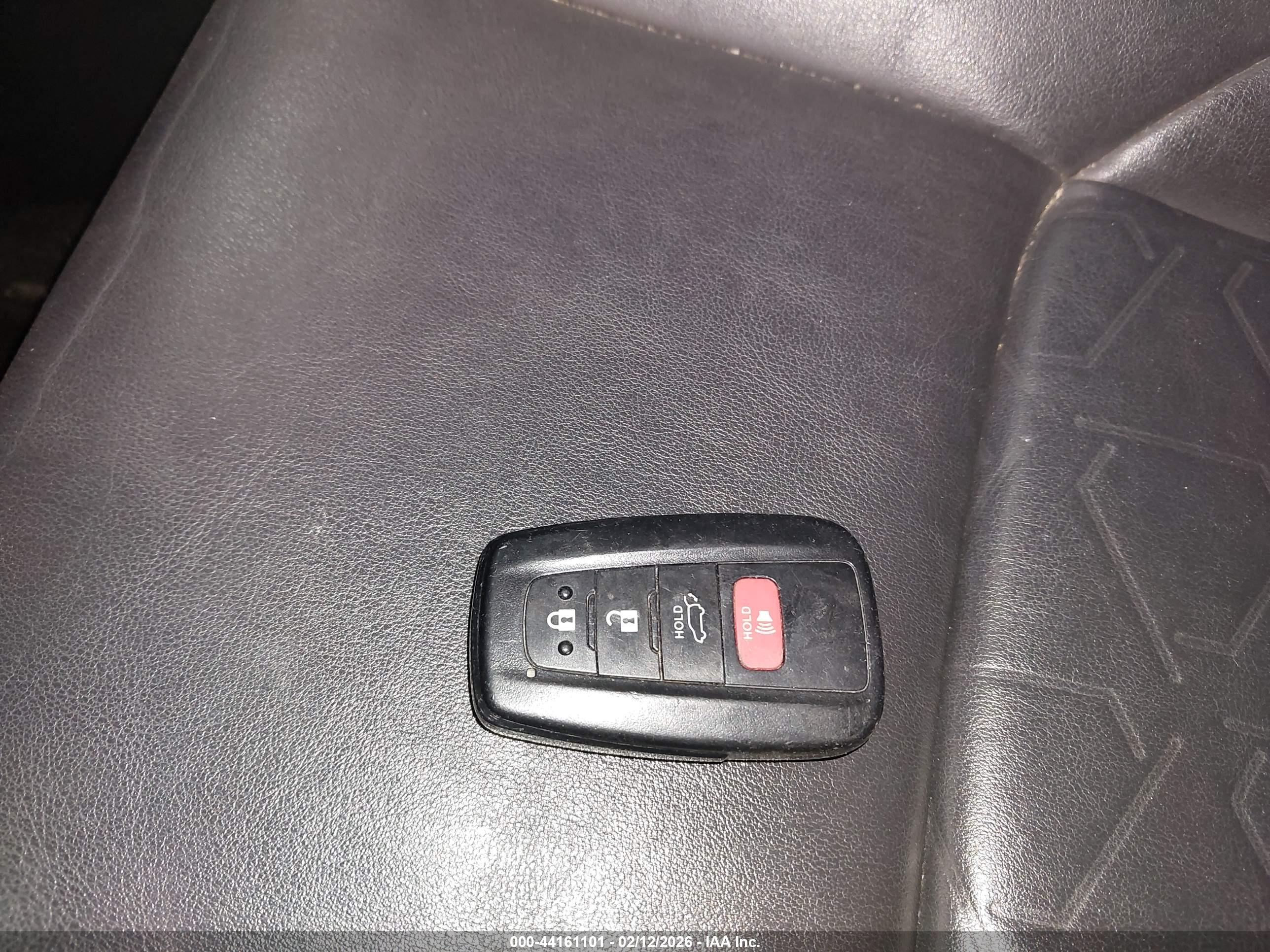 TOYOTA RAV4 image 11