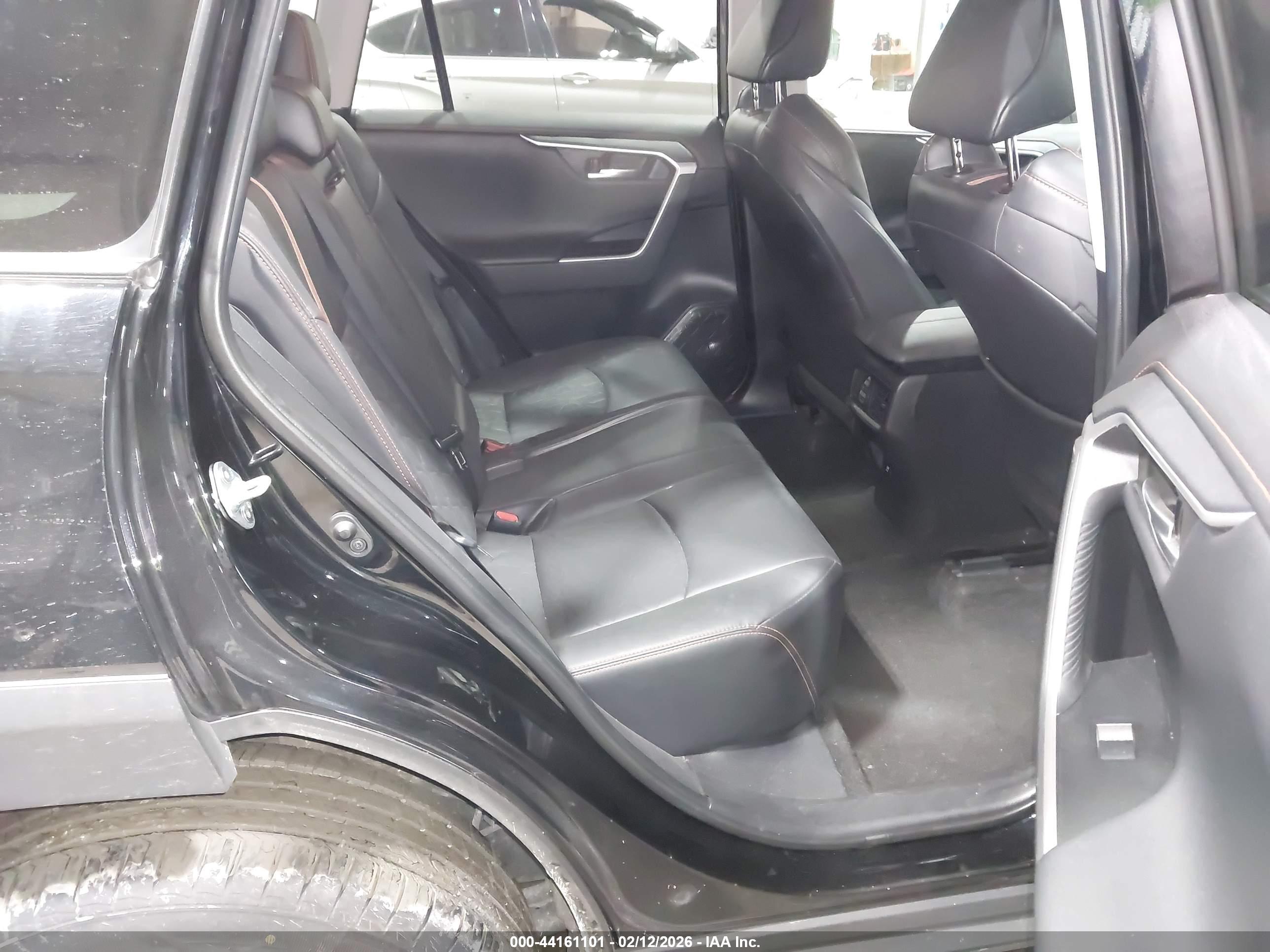 TOYOTA RAV4 image 8