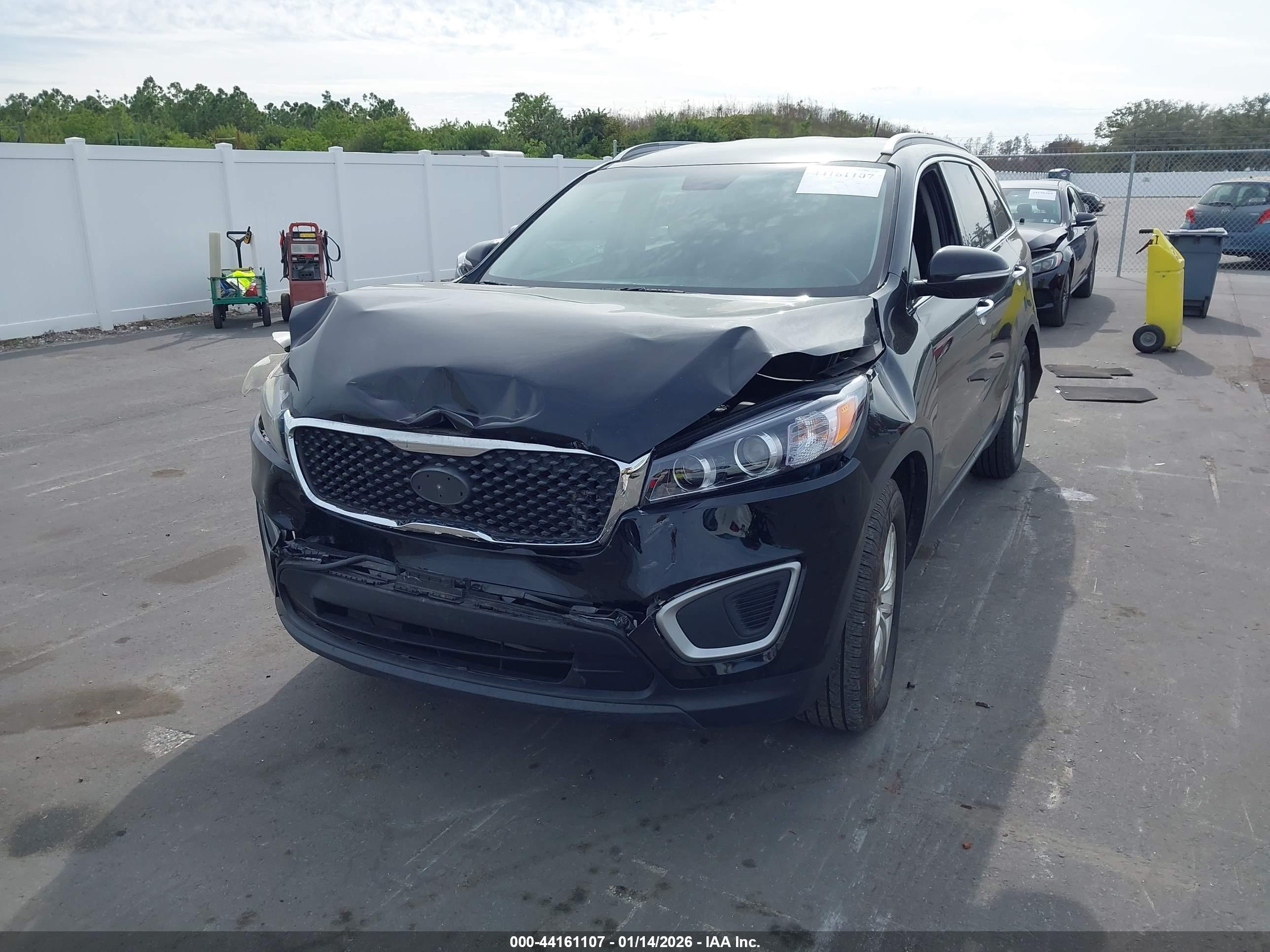 KIA SORENTO image 2