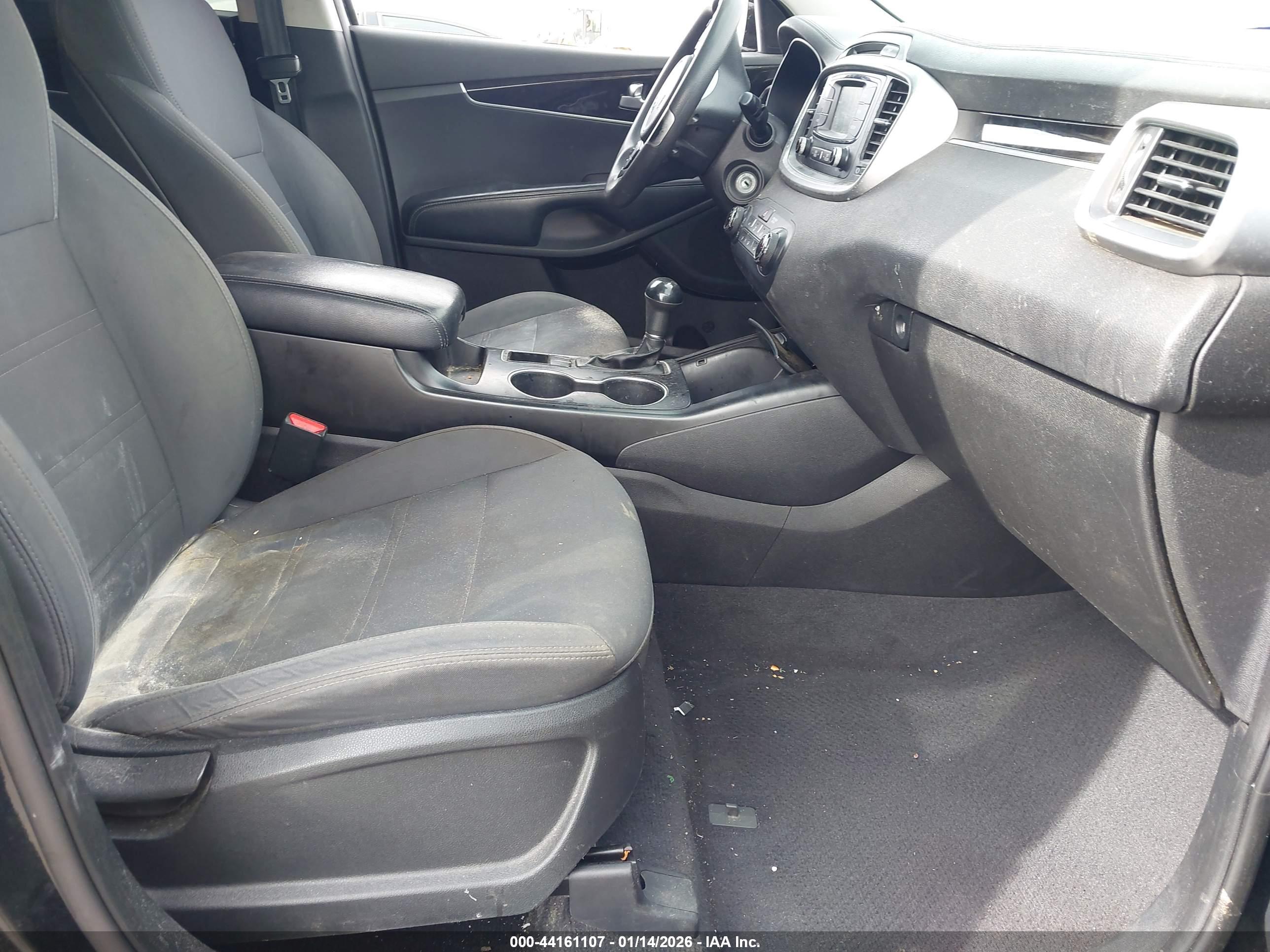 KIA SORENTO image 5