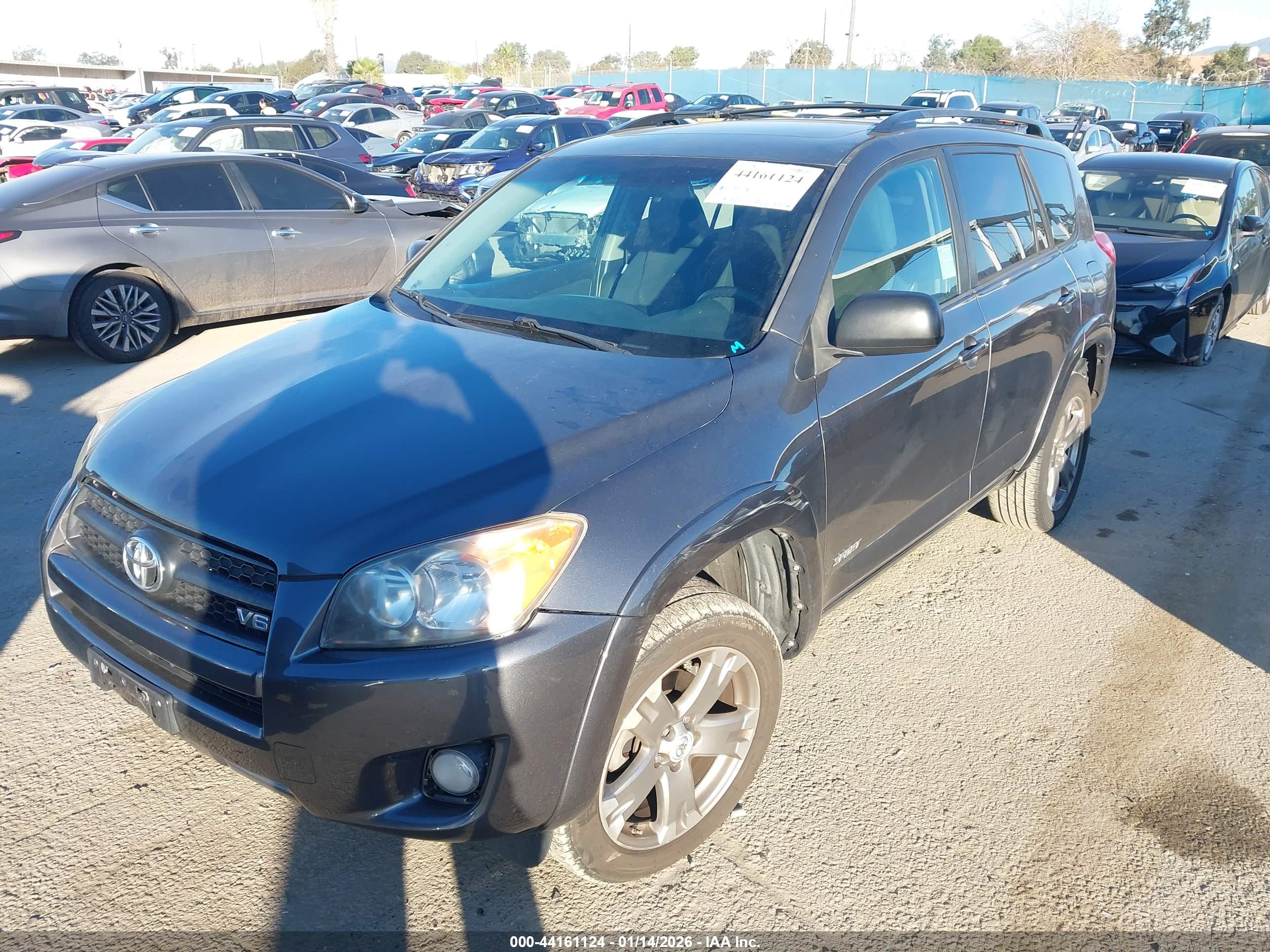 TOYOTA RAV4 image 2