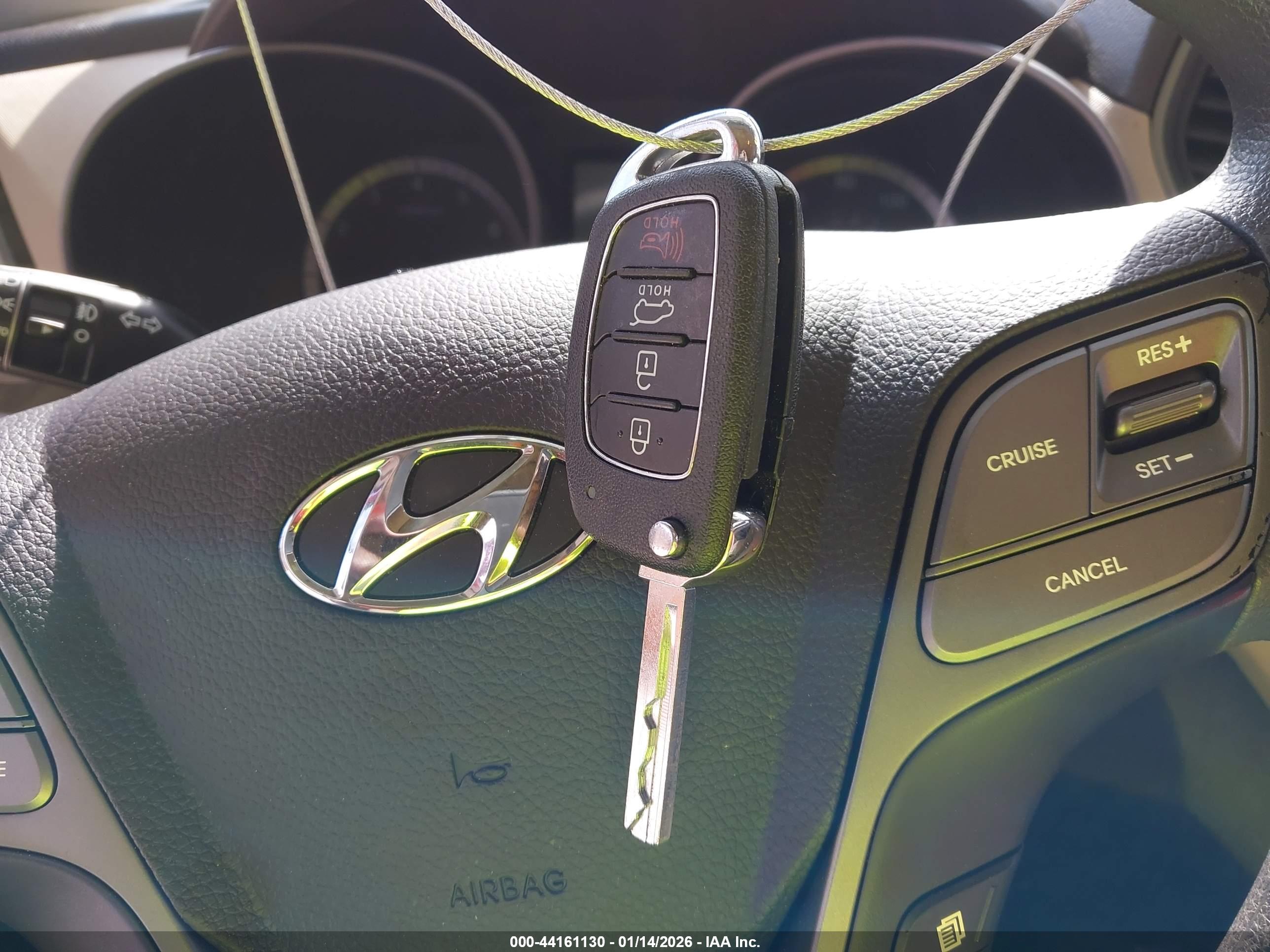 HYUNDAI SANTA image 11