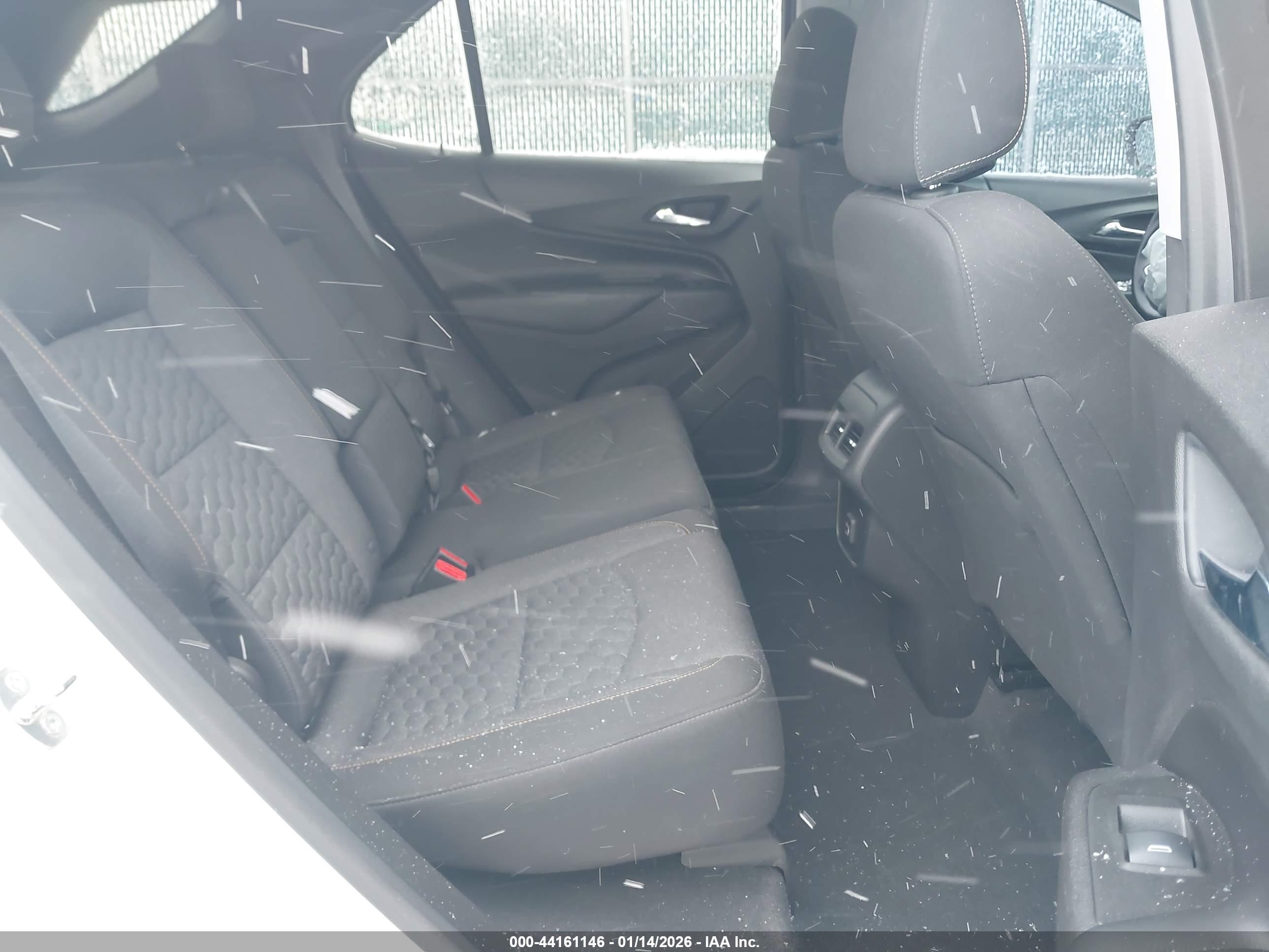 CHEVROLET EQUINOX image 8