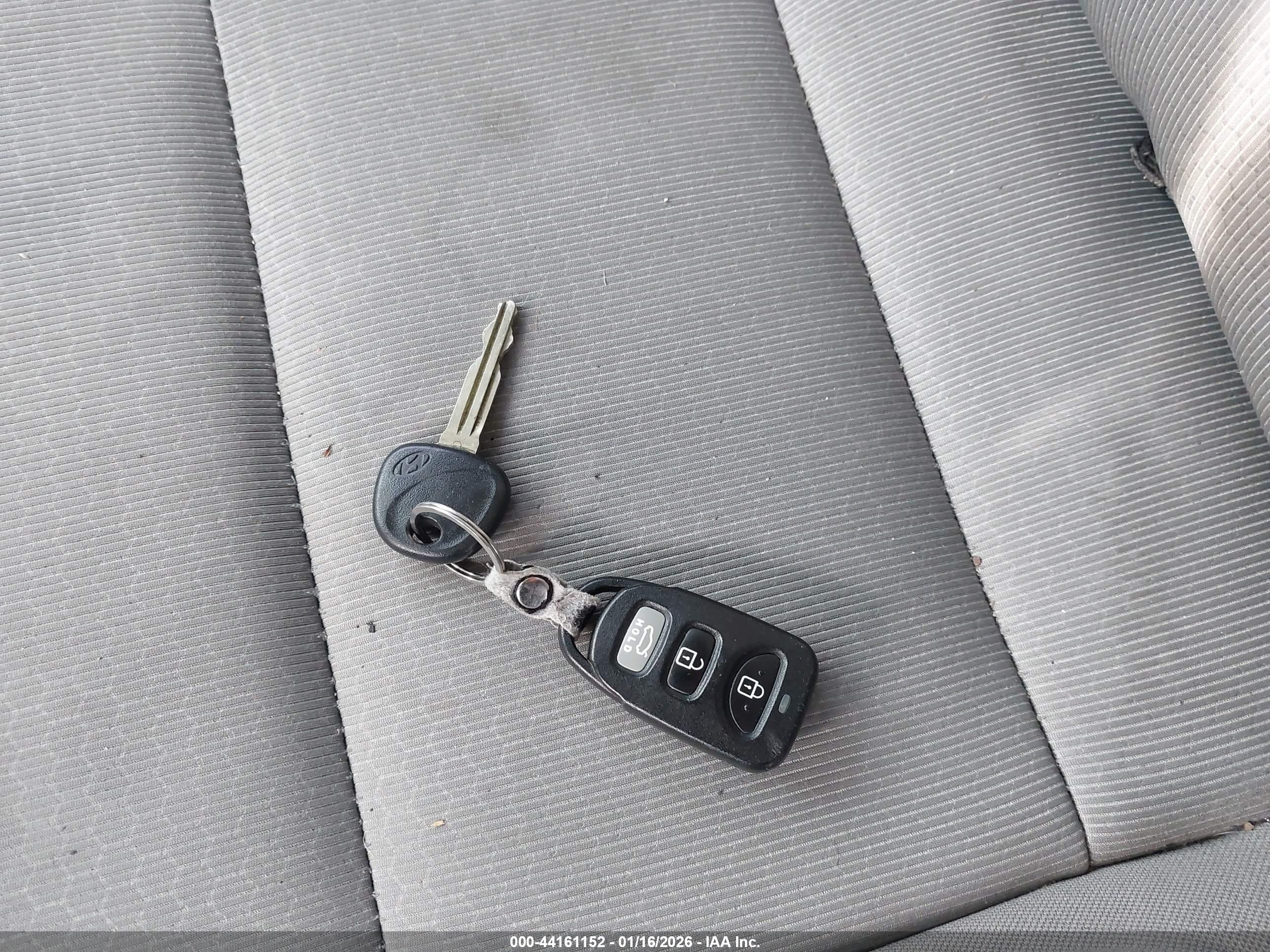 HYUNDAI ELANTRA image 11
