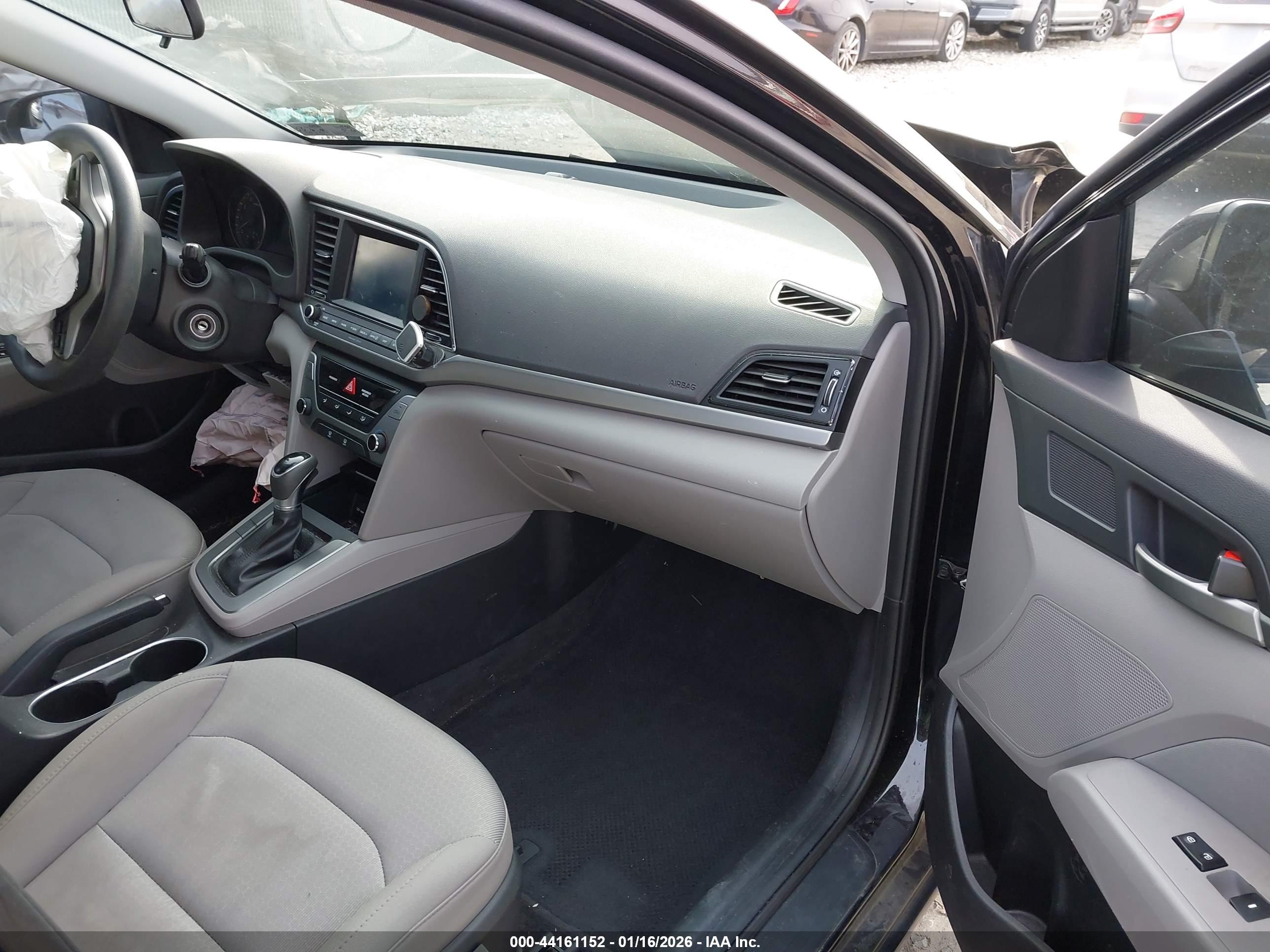 HYUNDAI ELANTRA image 5