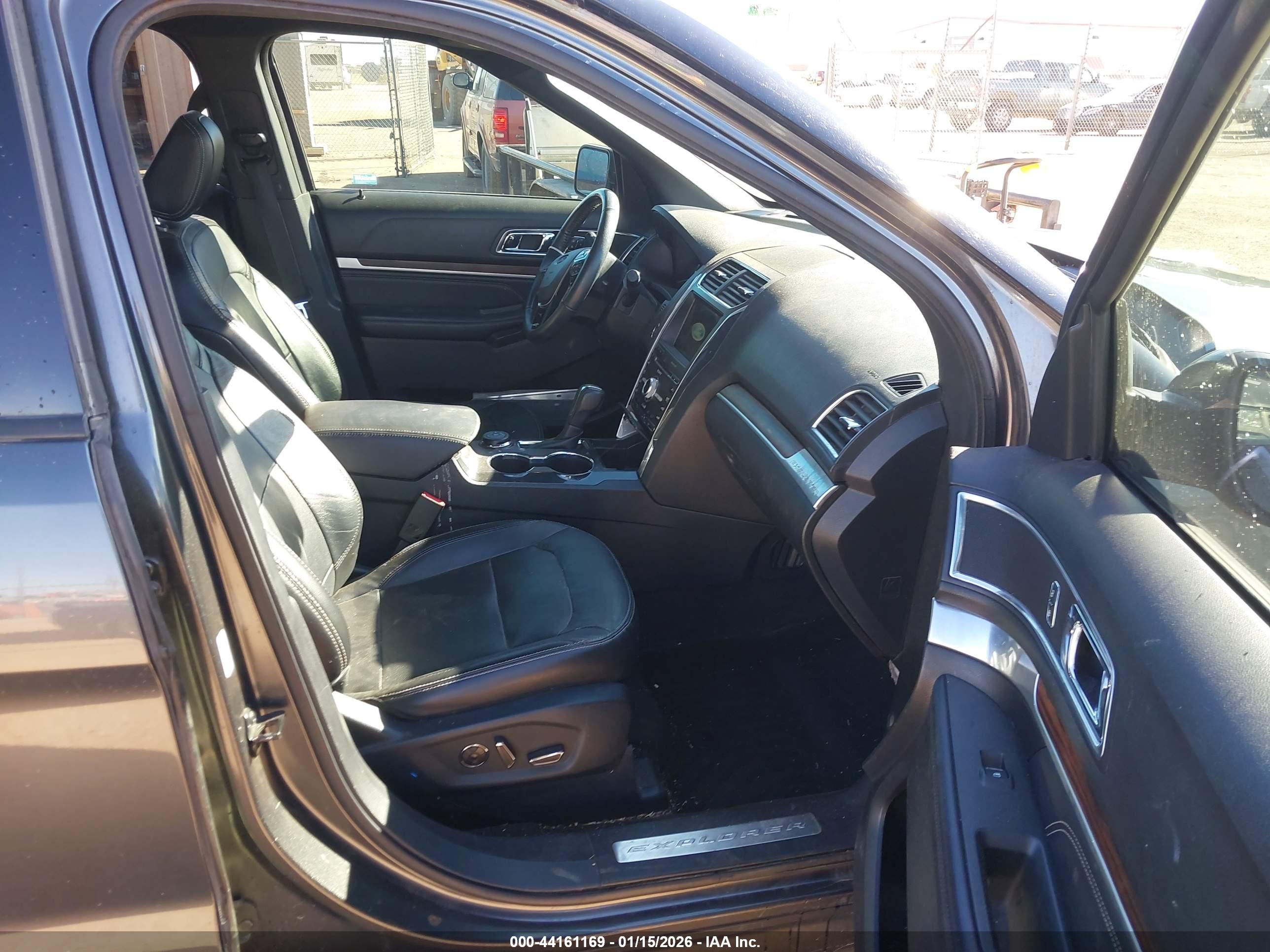 FORD EXPLORER image 5