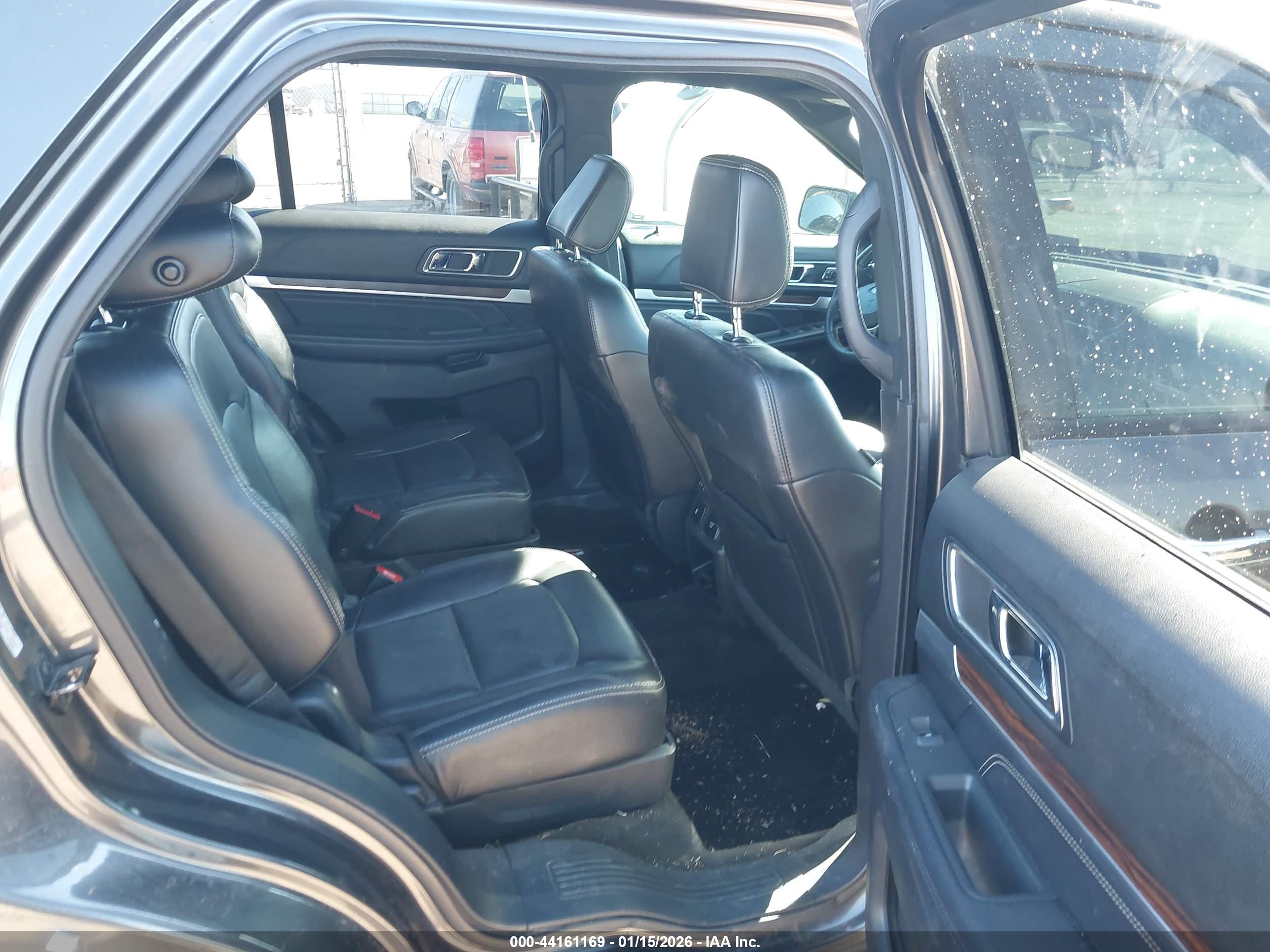 FORD EXPLORER image 8