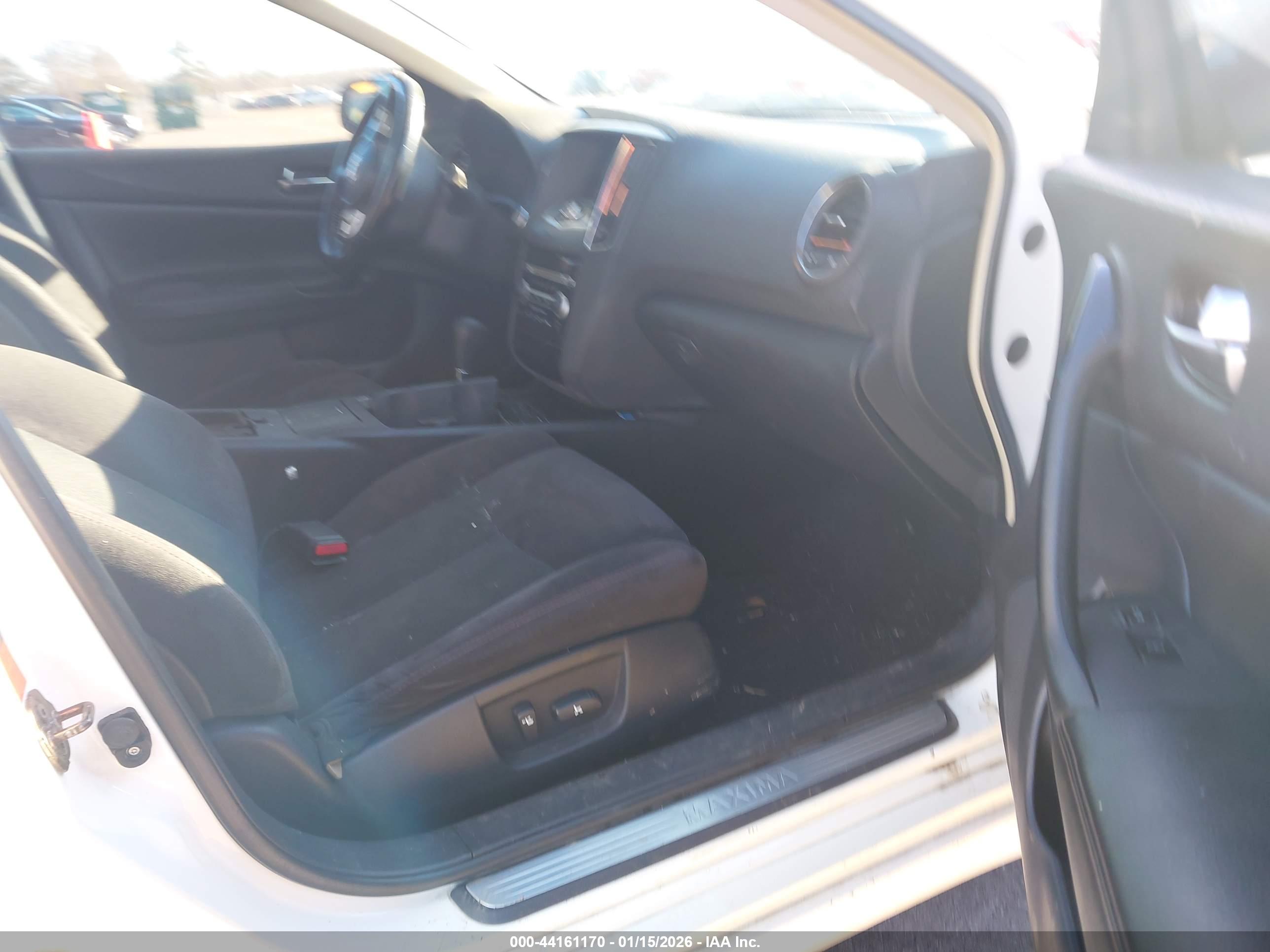 NISSAN MAXIMA image 5