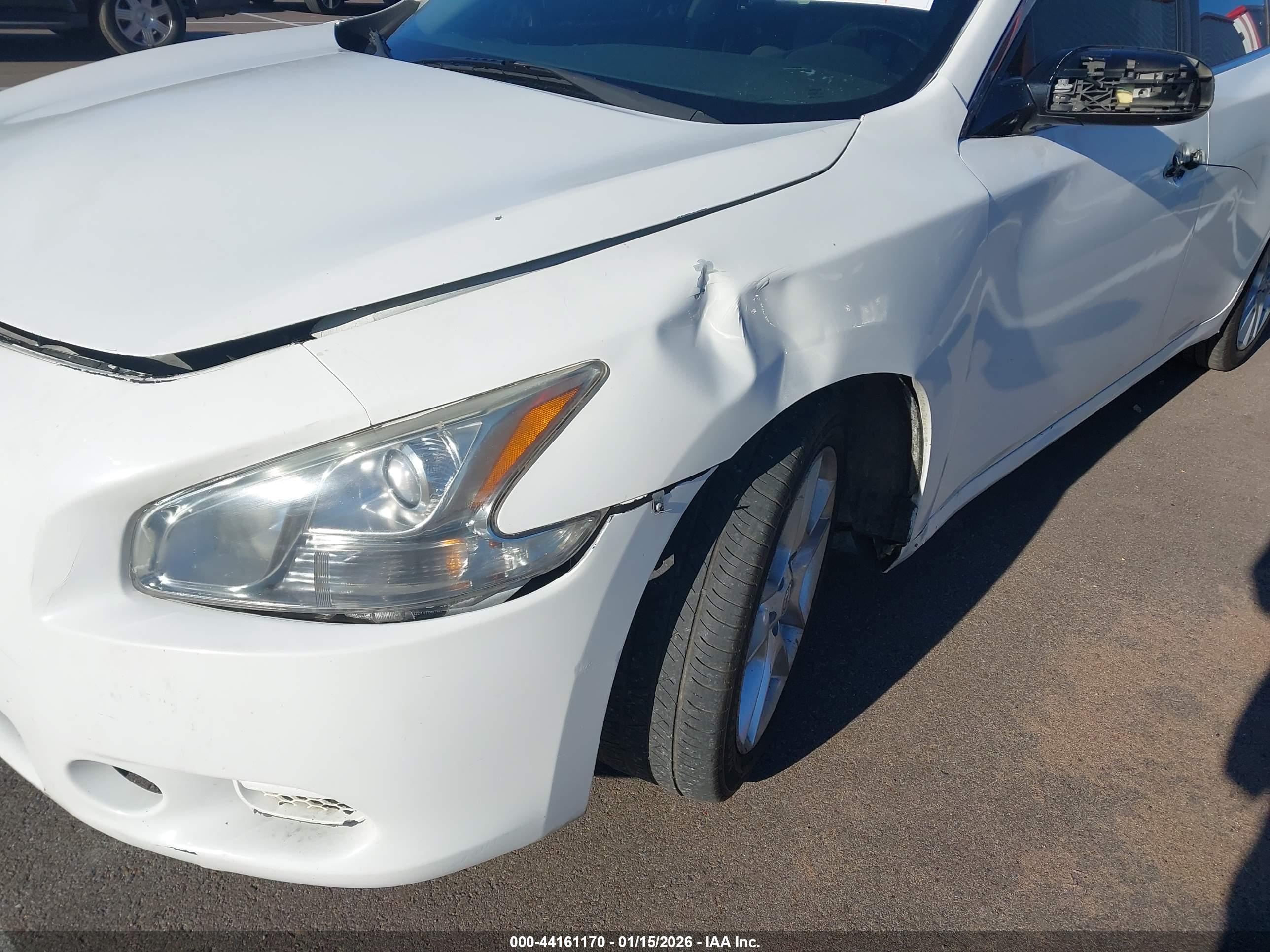 NISSAN MAXIMA image 6