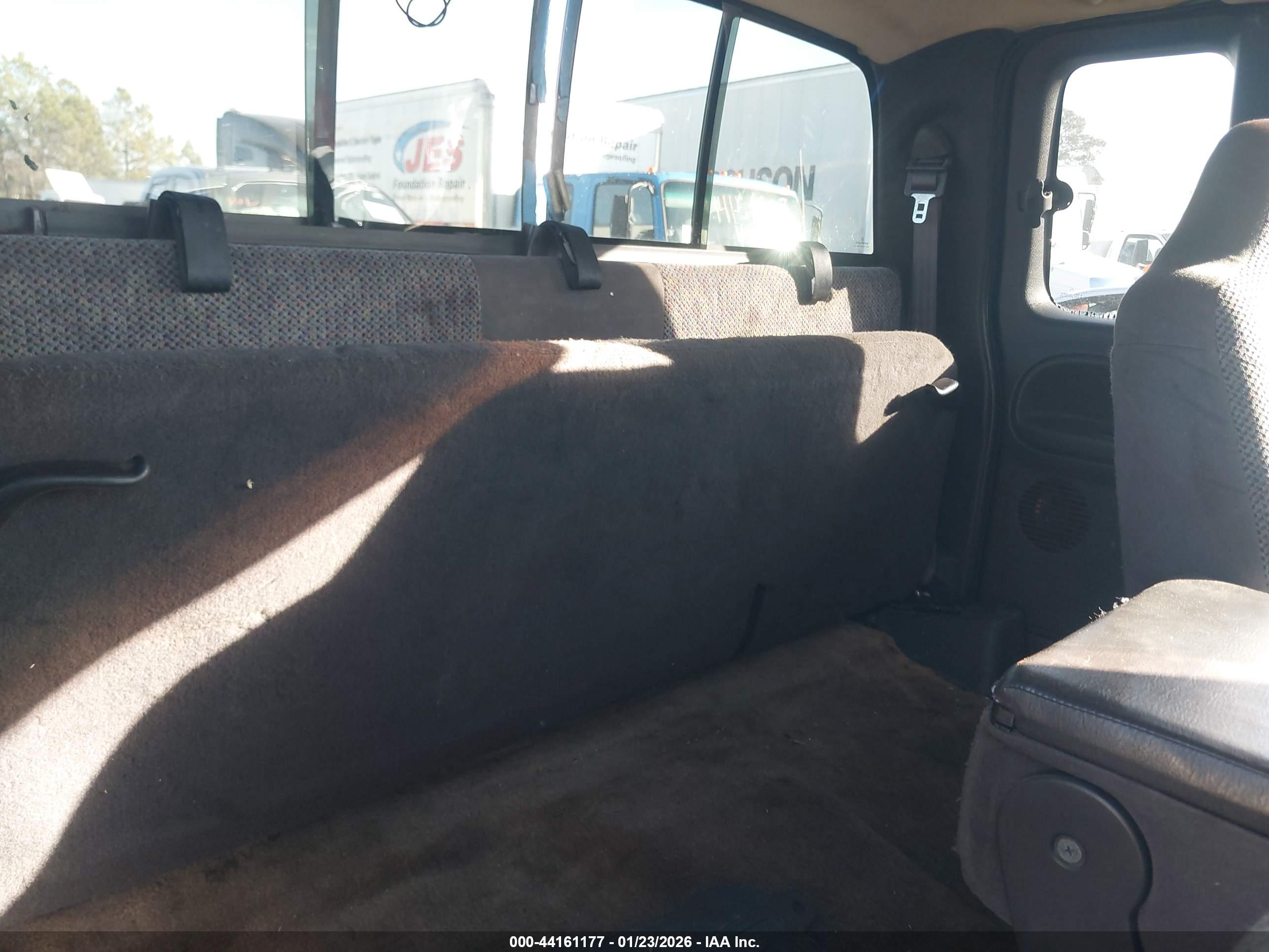 DODGE RAM image 8