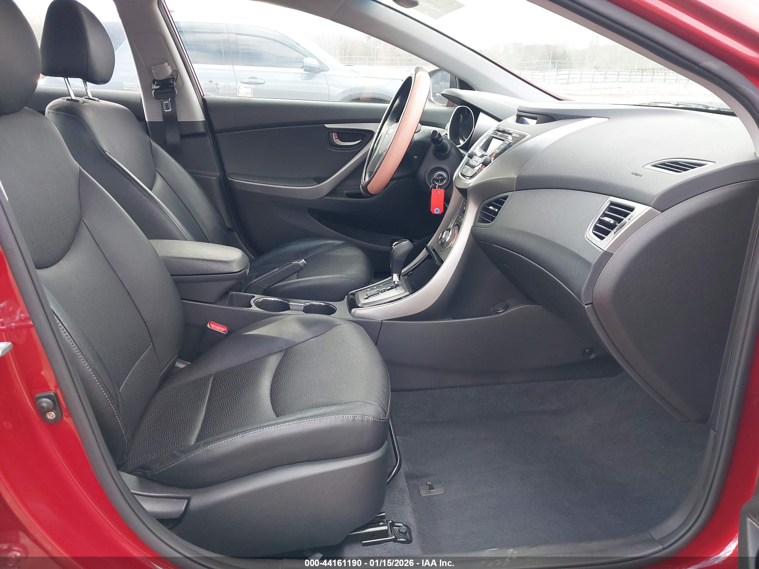 HYUNDAI ELANTRA image 5