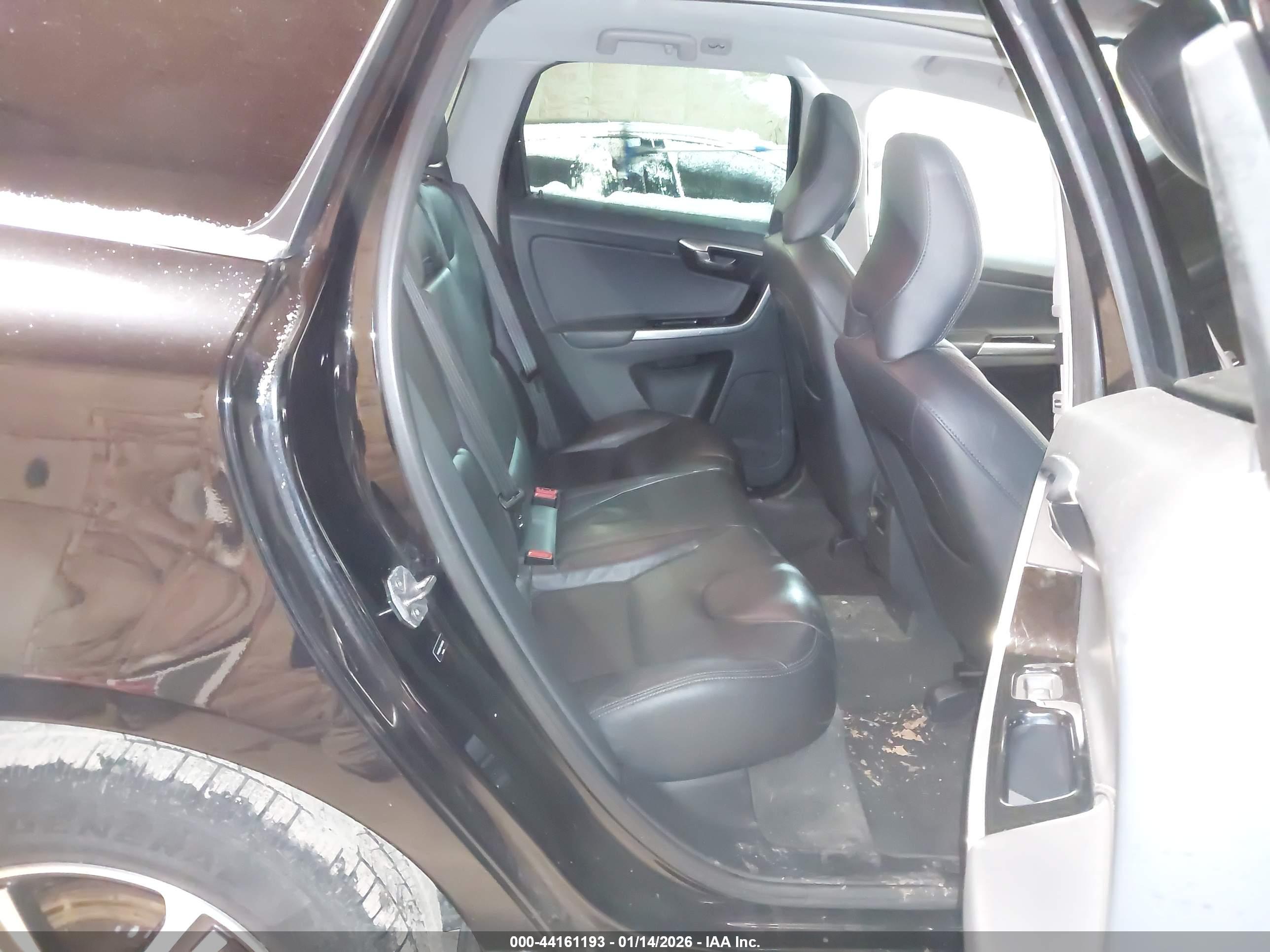 VOLVO XC60 image 8