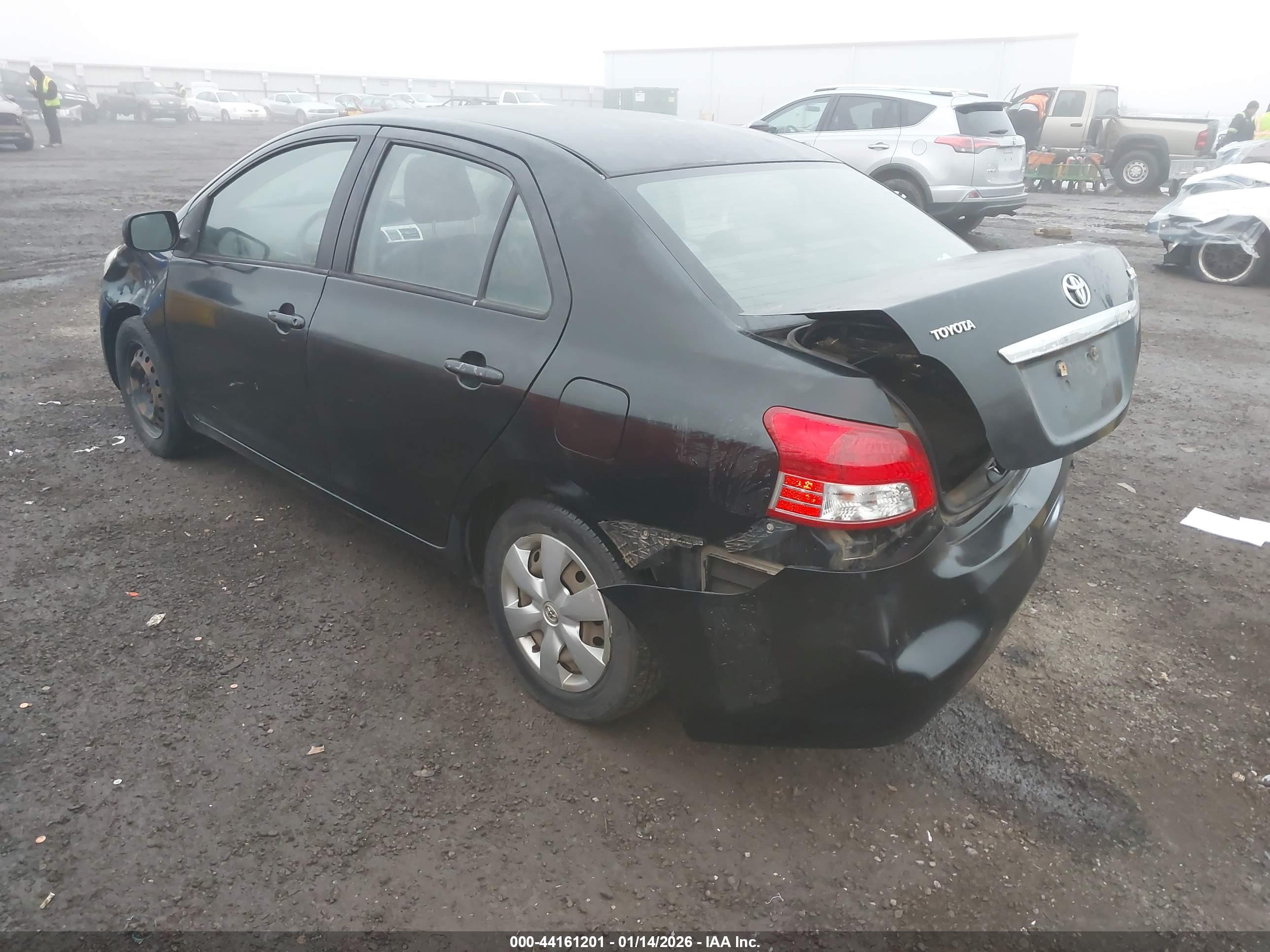 TOYOTA YARIS image 3