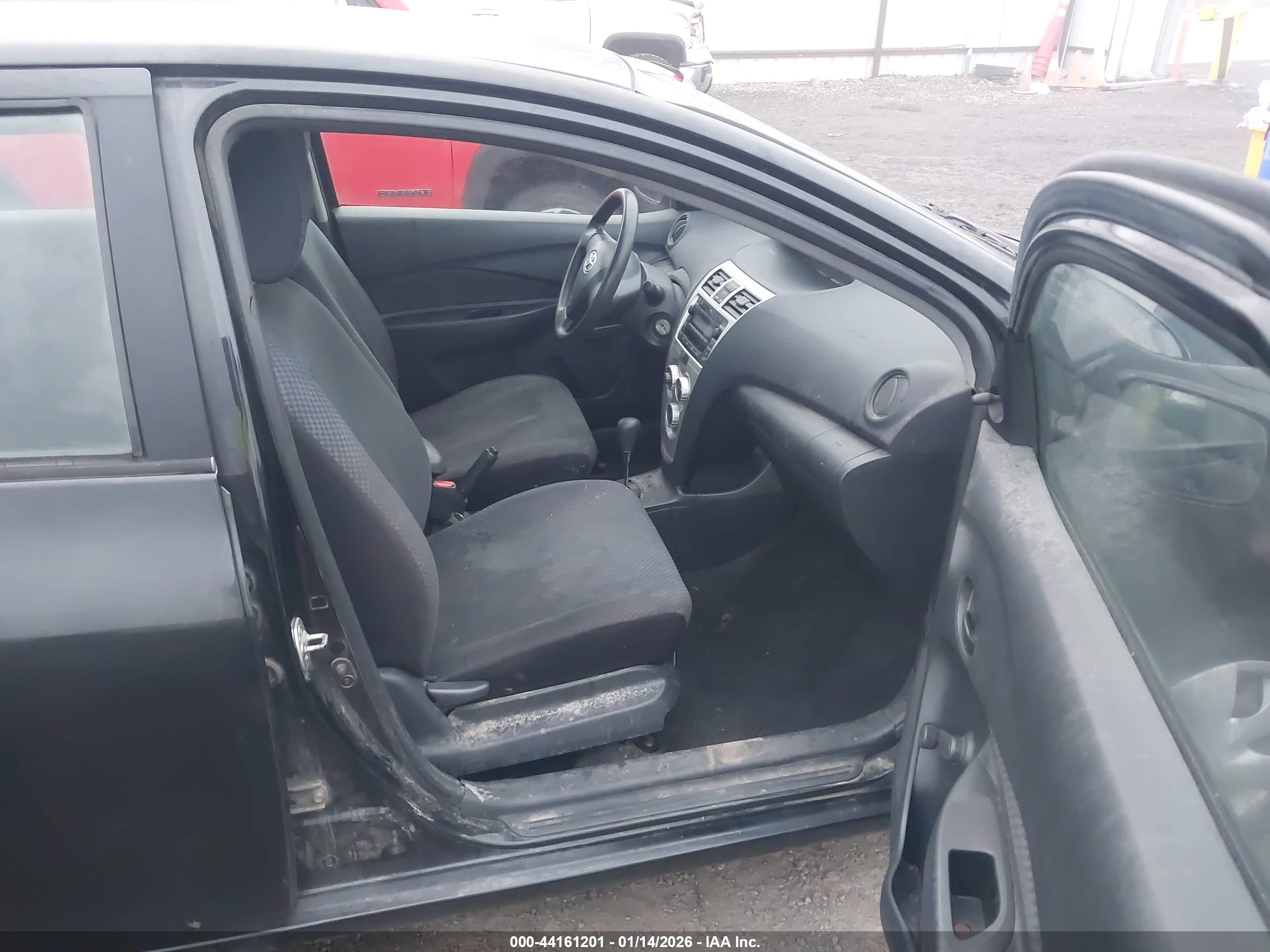TOYOTA YARIS image 5