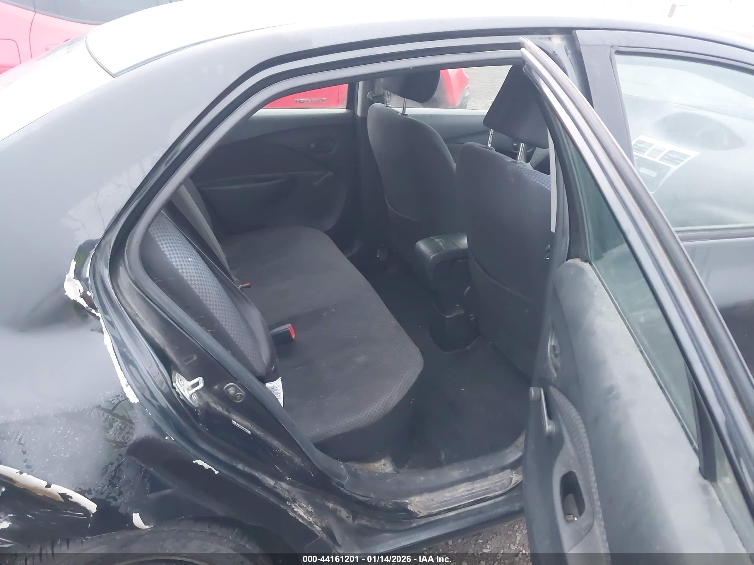 TOYOTA YARIS image 8