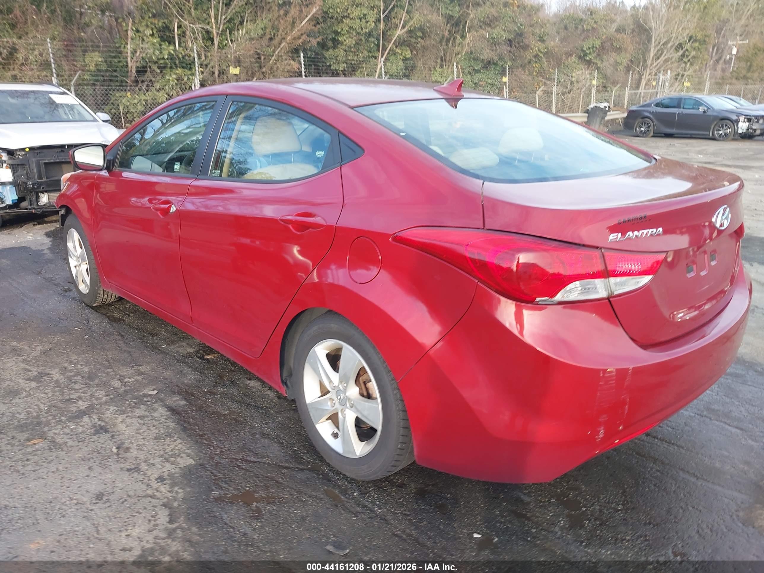 HYUNDAI ELANTRA image 3