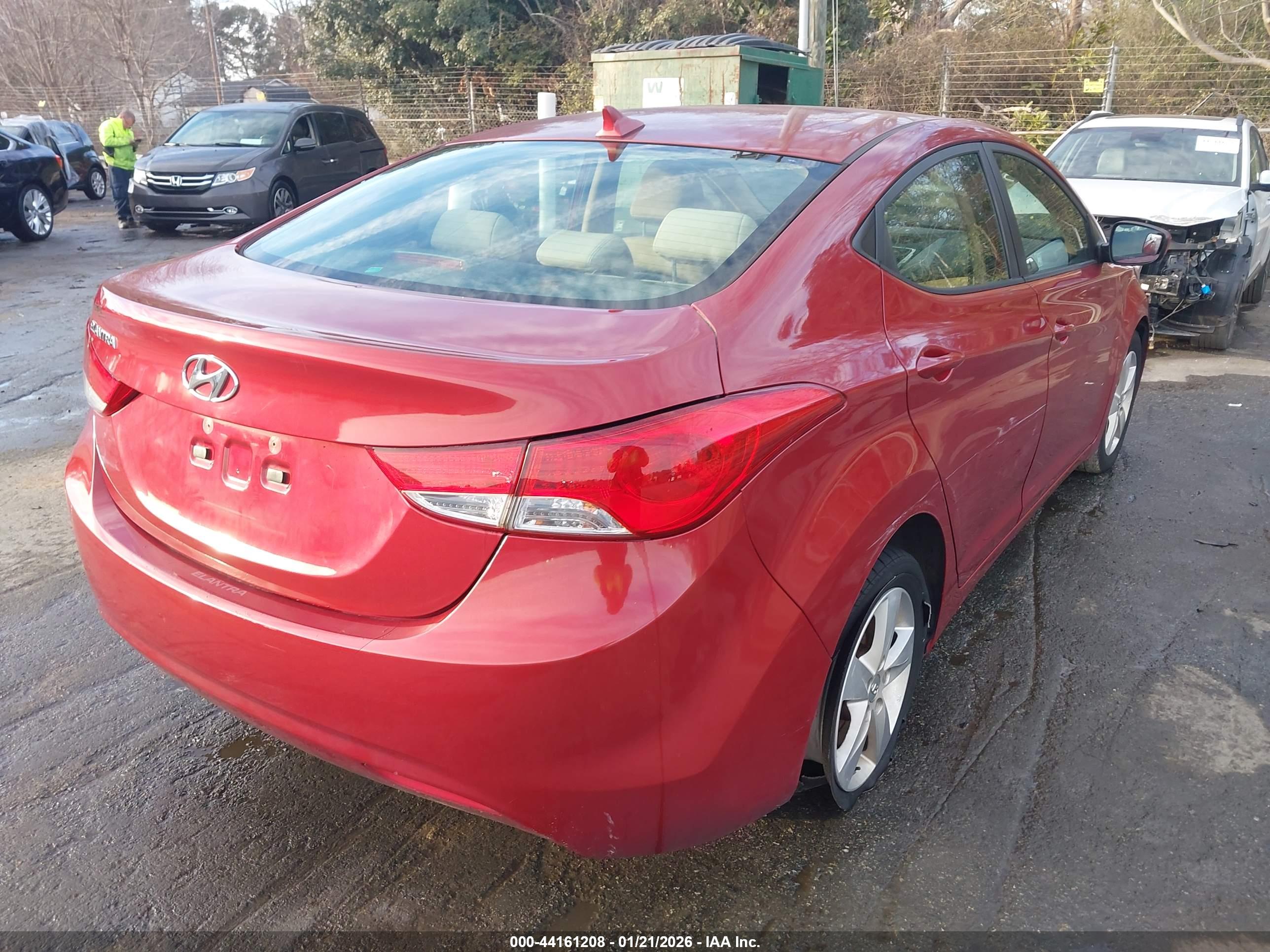 HYUNDAI ELANTRA image 4