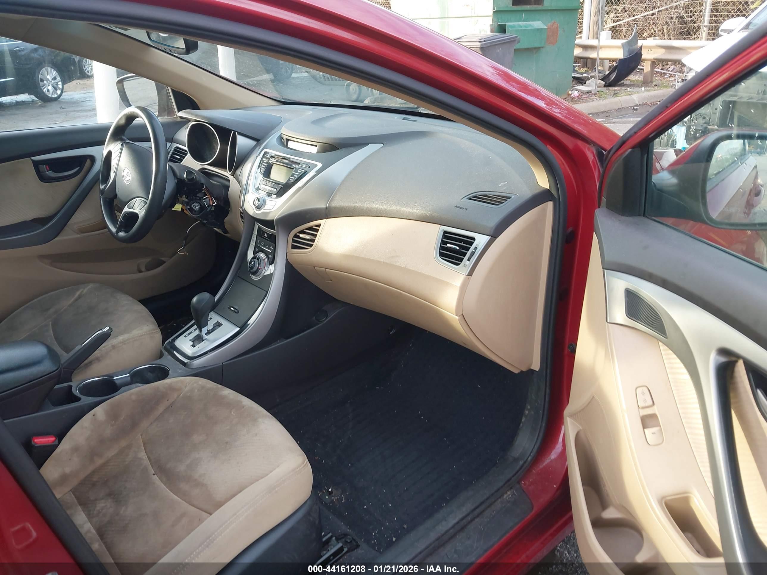 HYUNDAI ELANTRA image 5