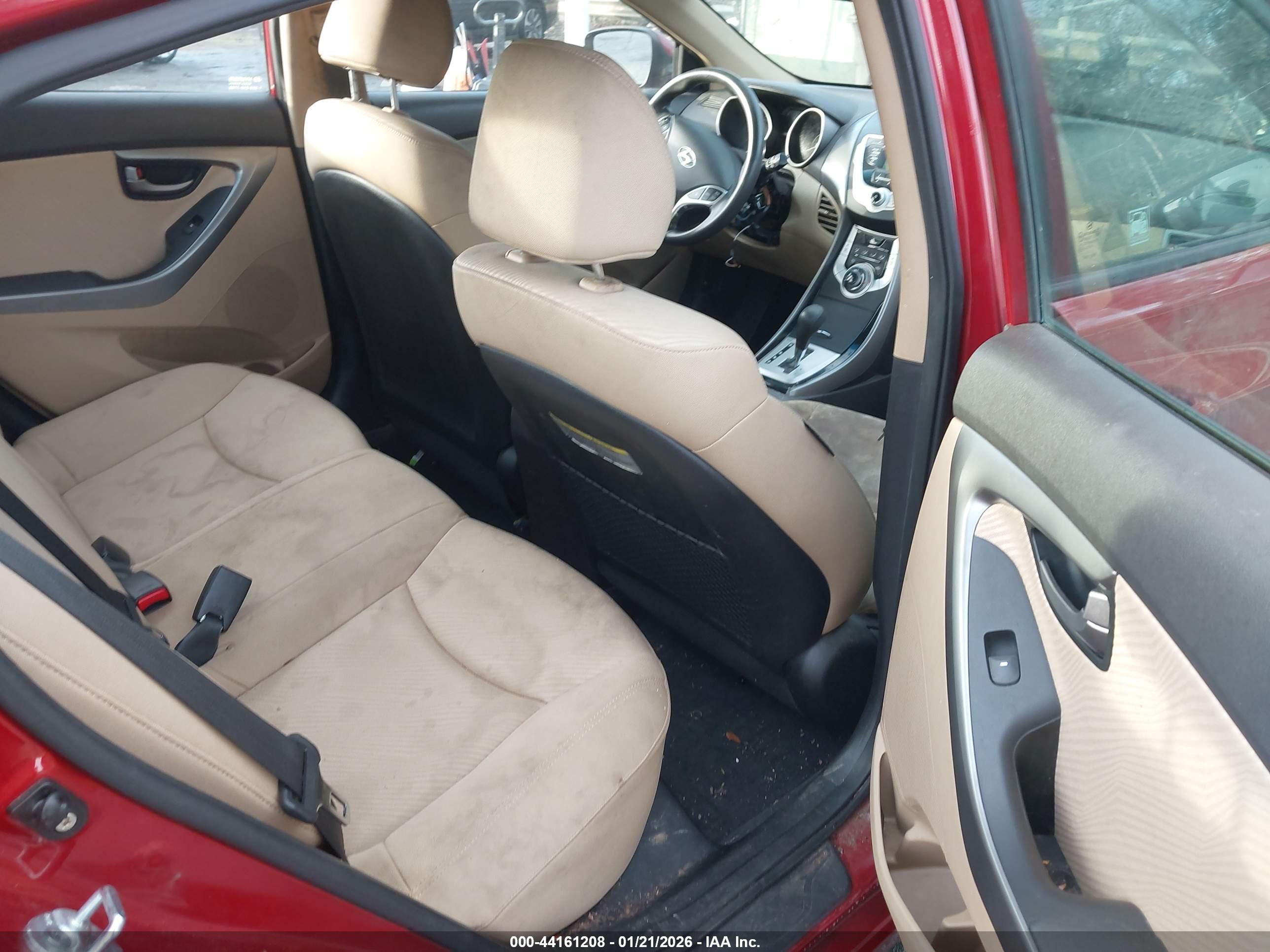 HYUNDAI ELANTRA image 8