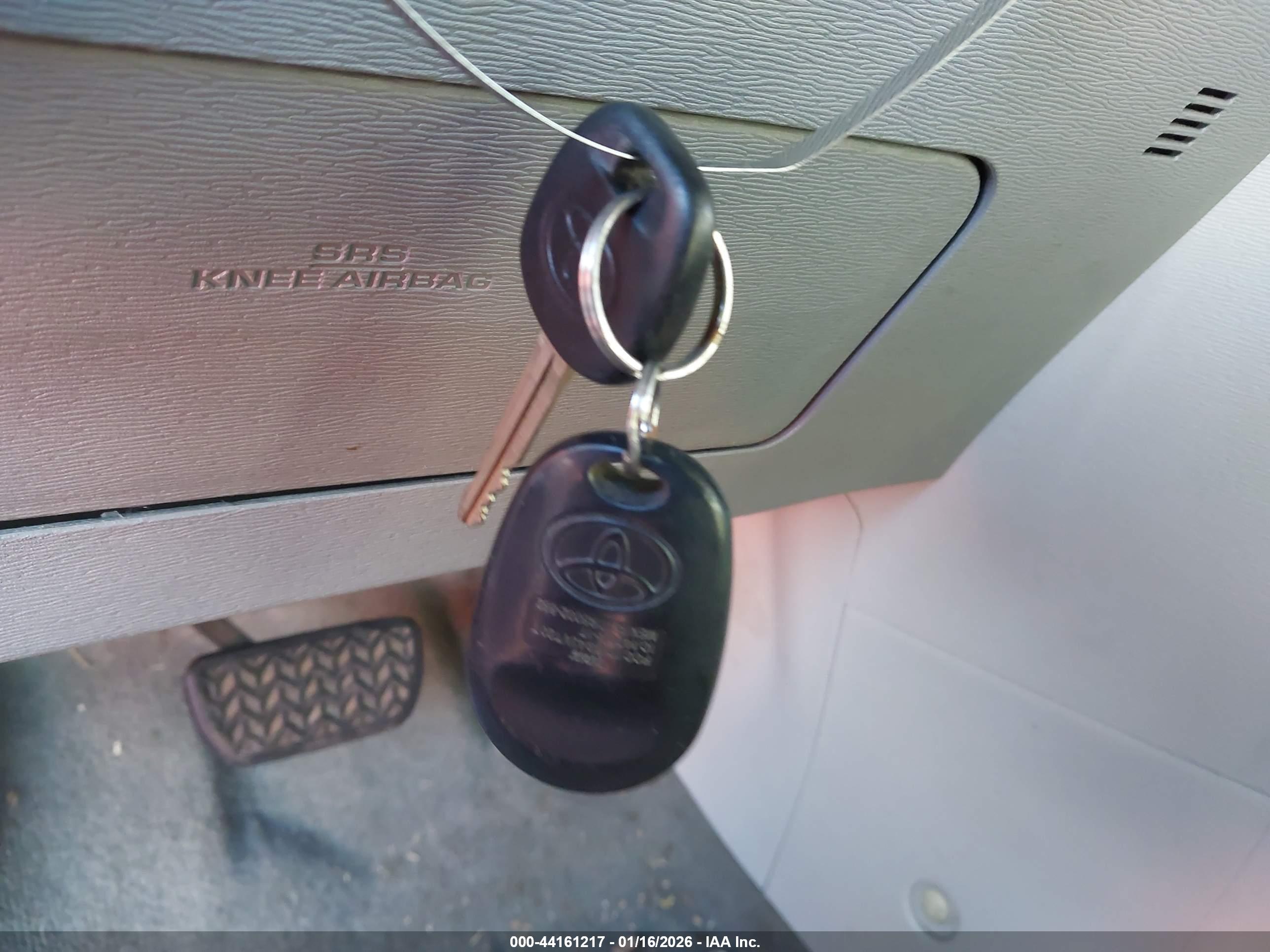 TOYOTA SIENNA image 11
