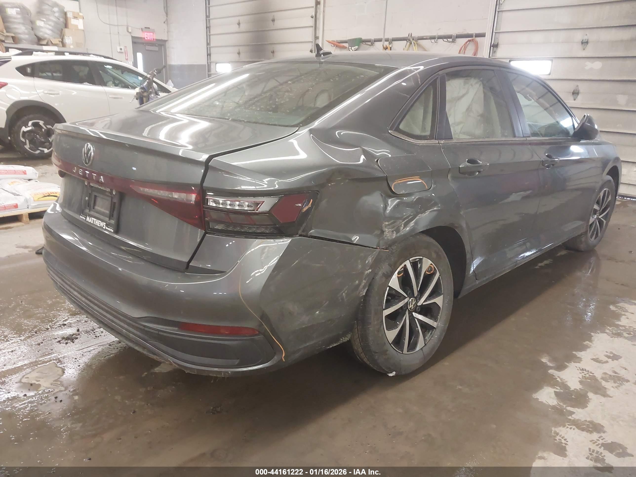 VOLKSWAGEN JETTA image 4