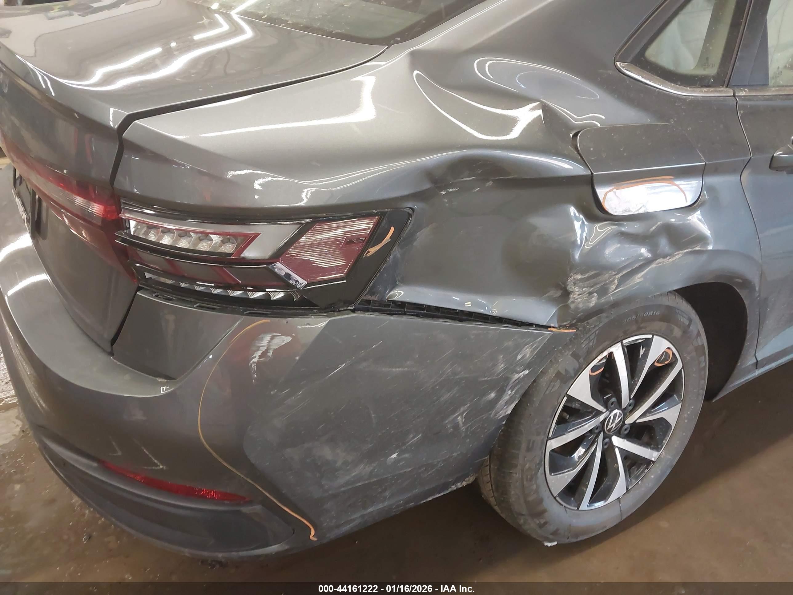 VOLKSWAGEN JETTA image 6