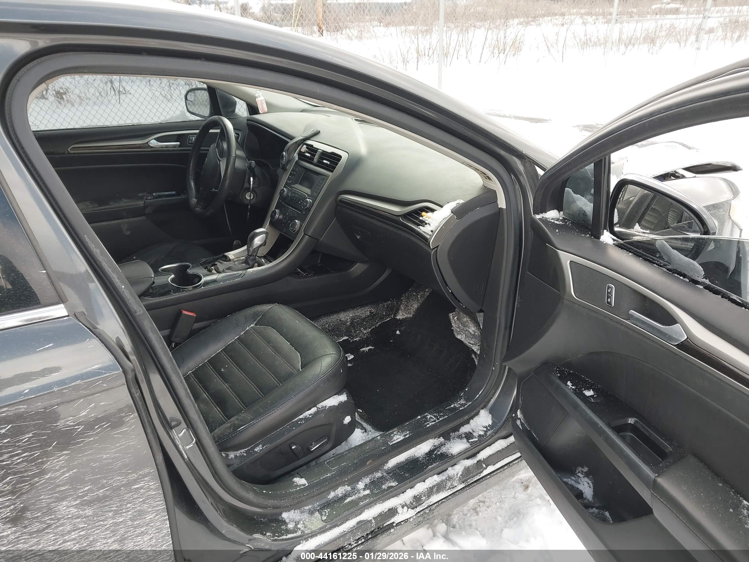 FORD FUSION image 5