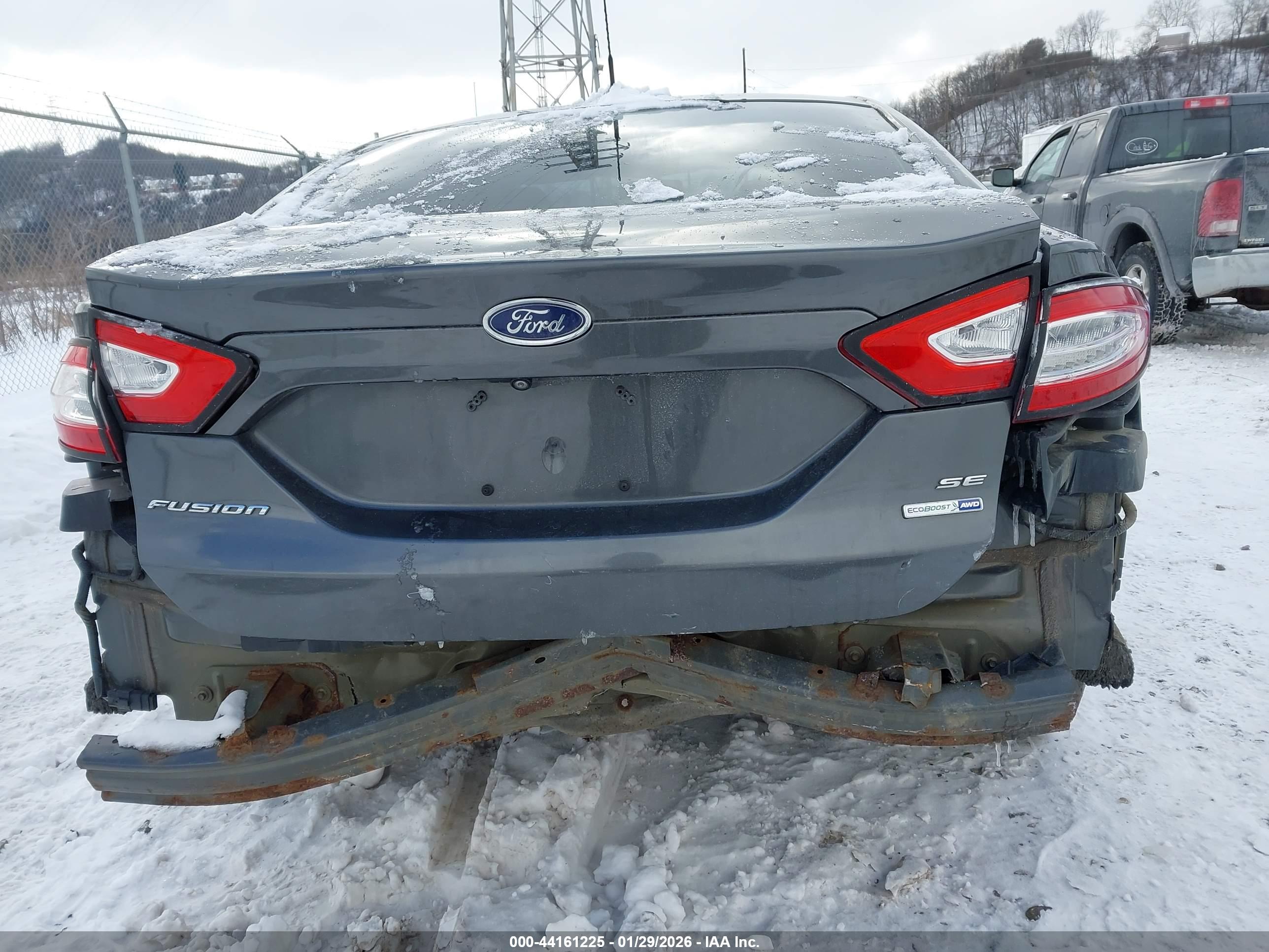 FORD FUSION image 6
