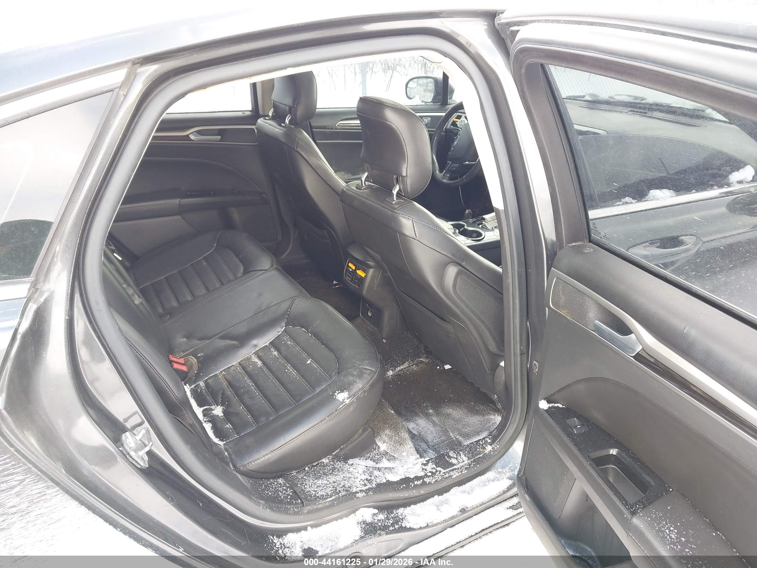 FORD FUSION image 8
