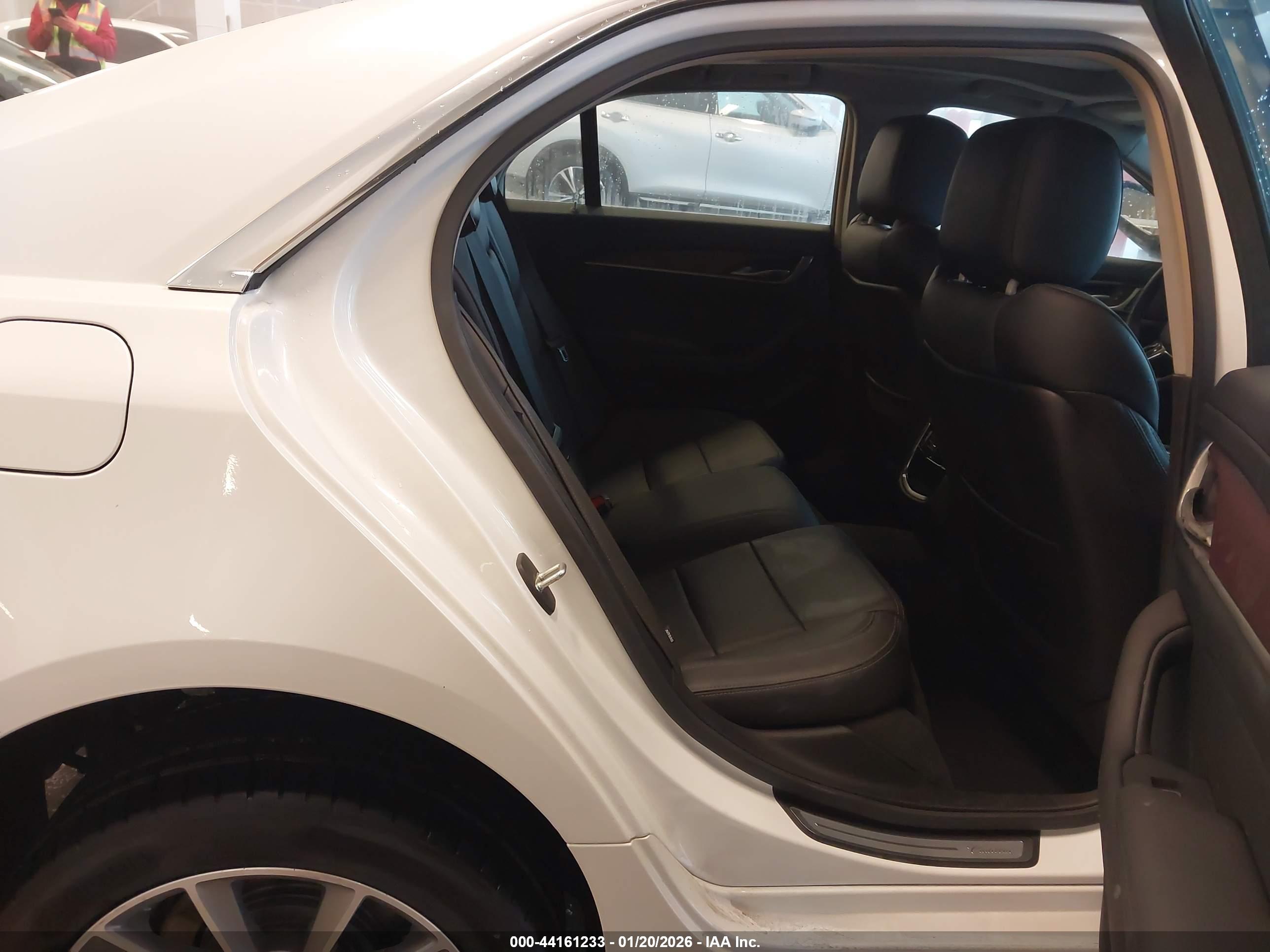 CADILLAC CTS image 8