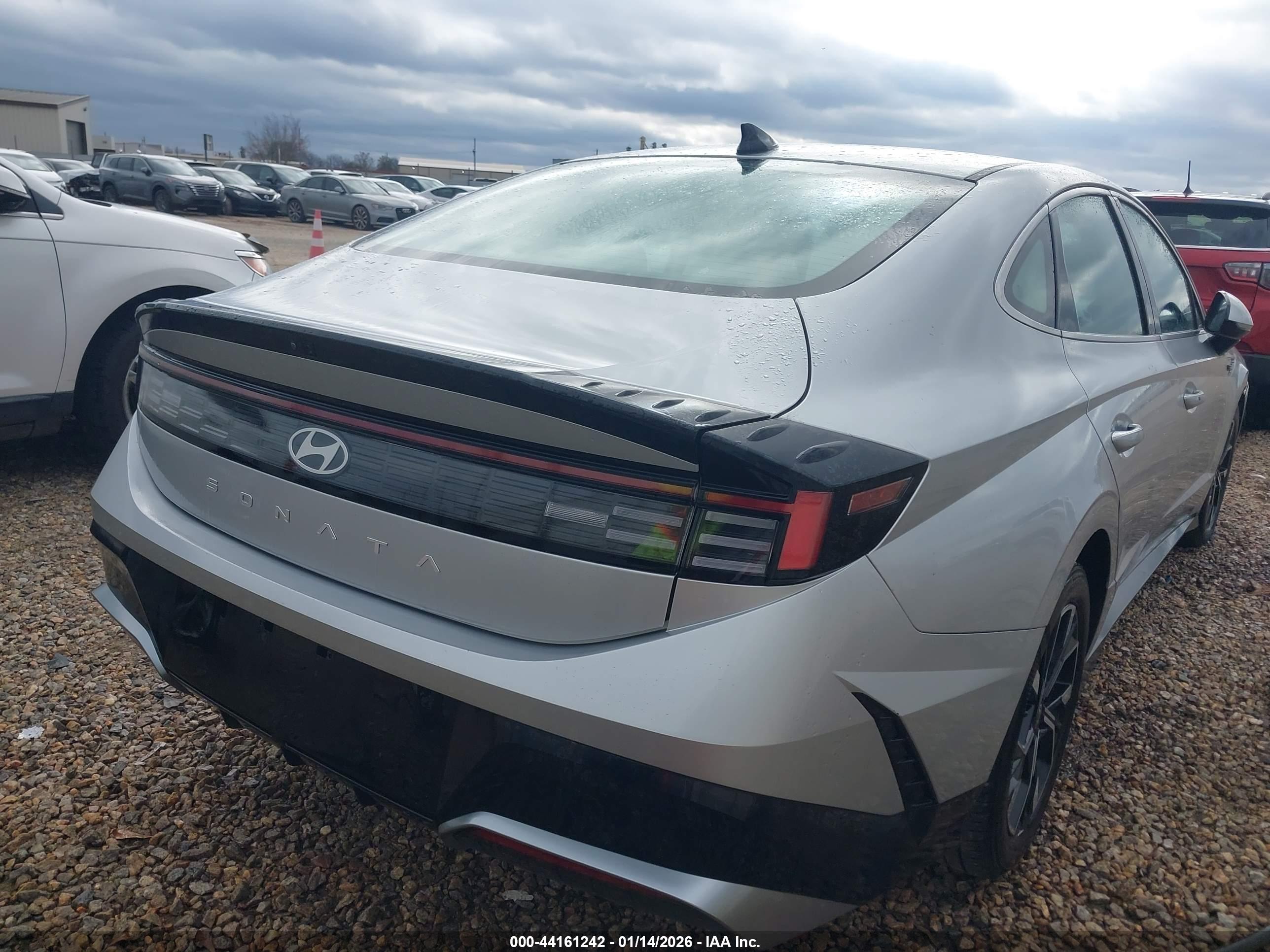 HYUNDAI SONATA image 4