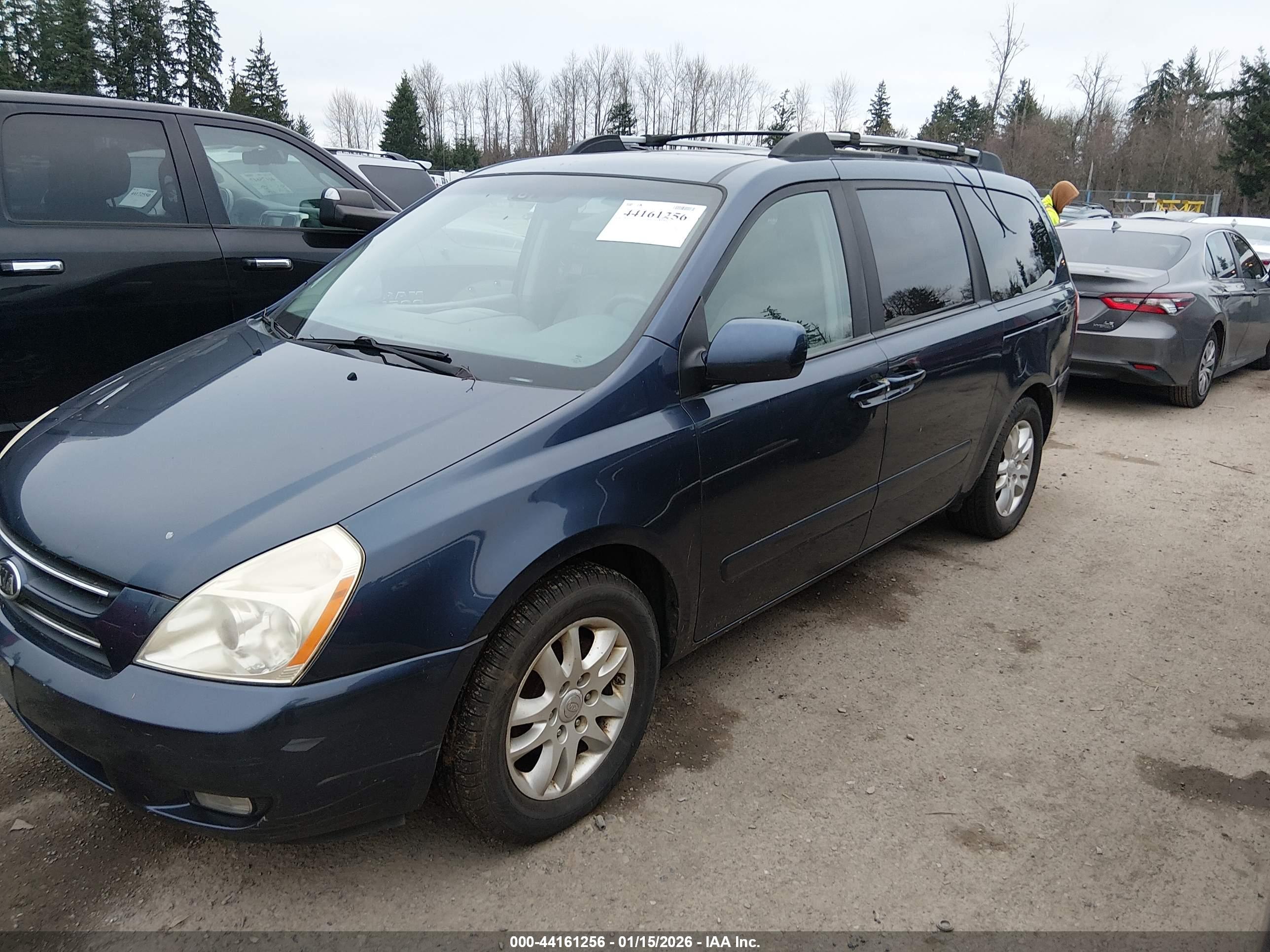 KIA SEDONA image 2