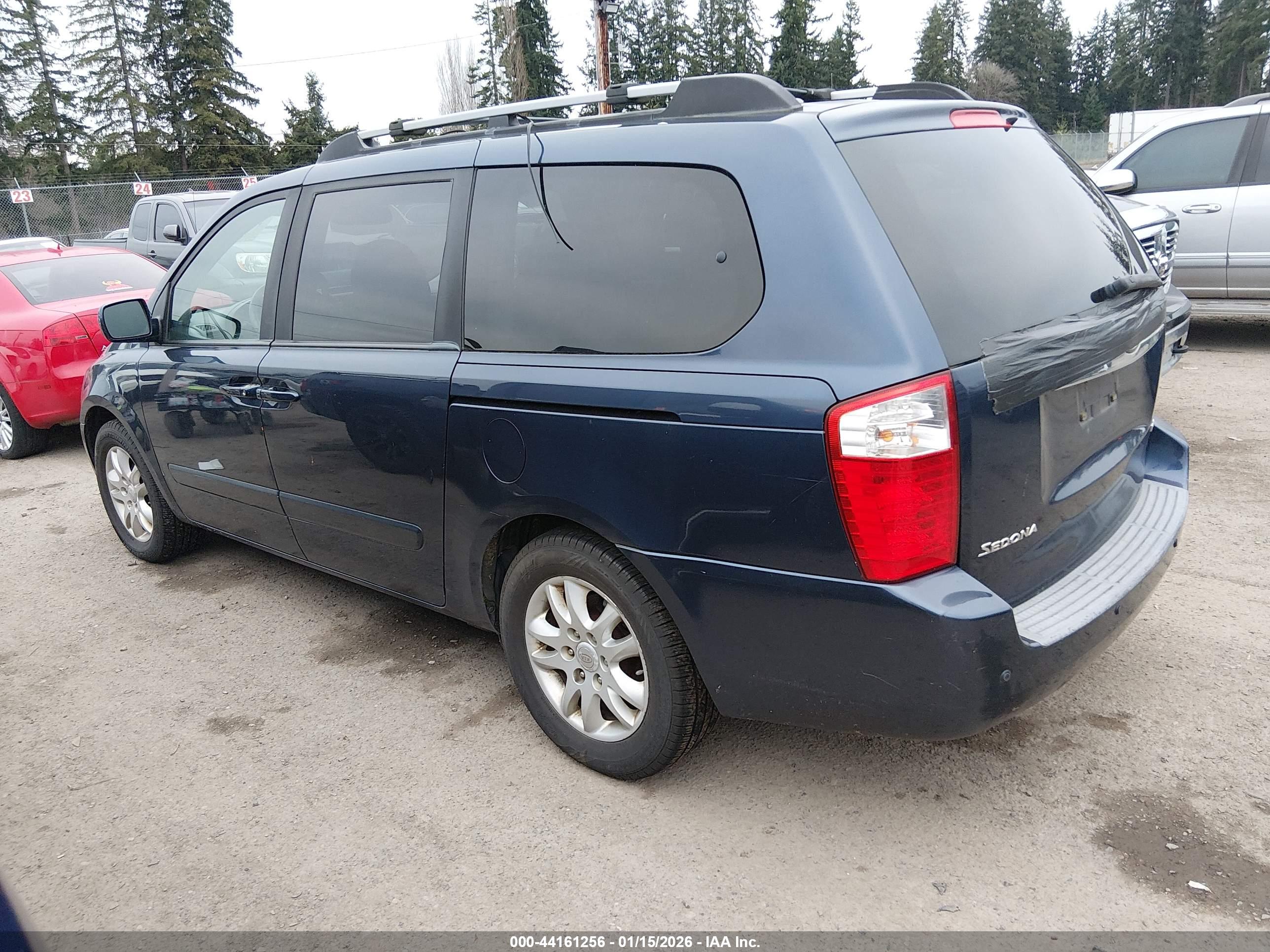 KIA SEDONA image 3