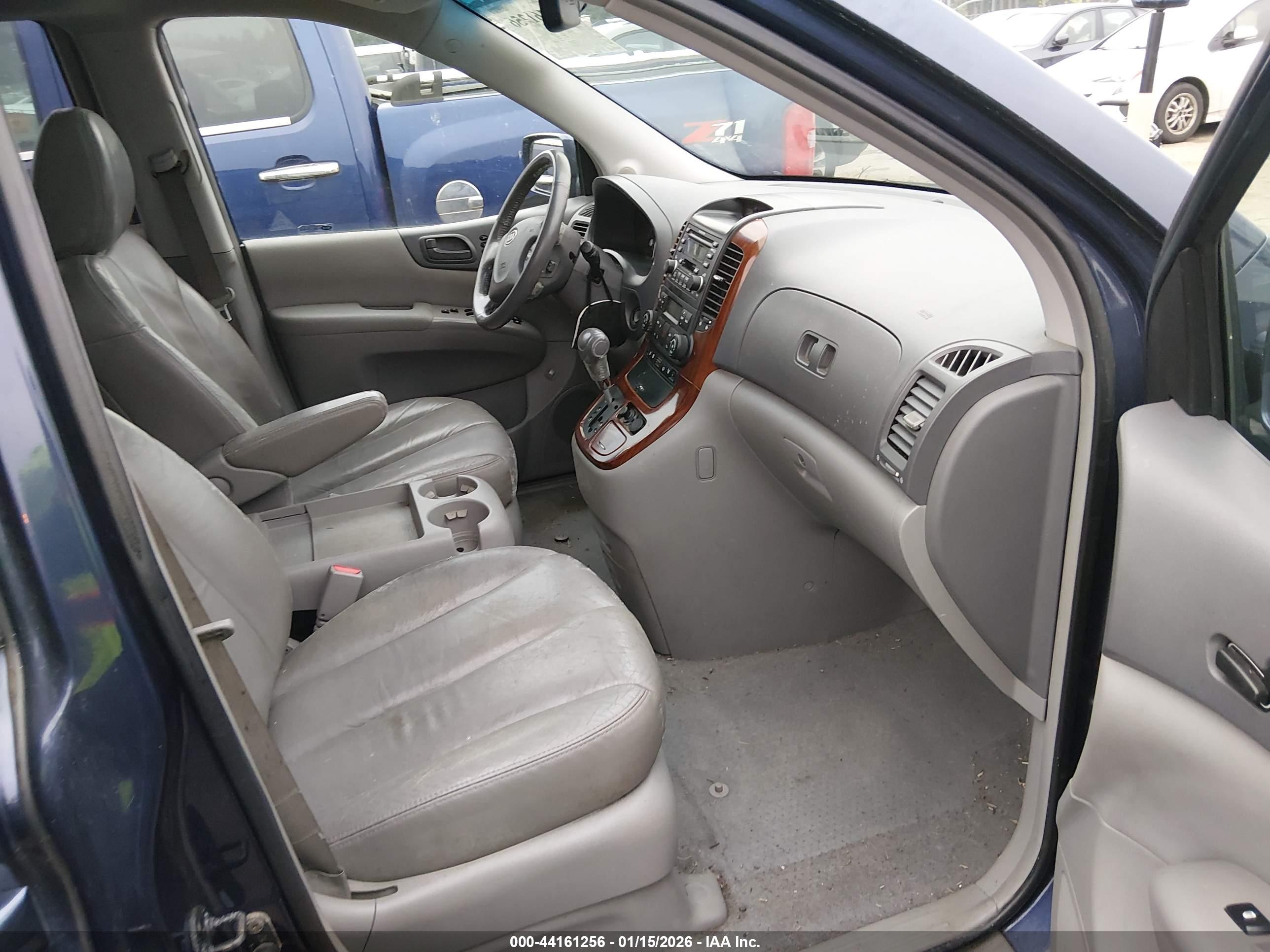 KIA SEDONA image 5