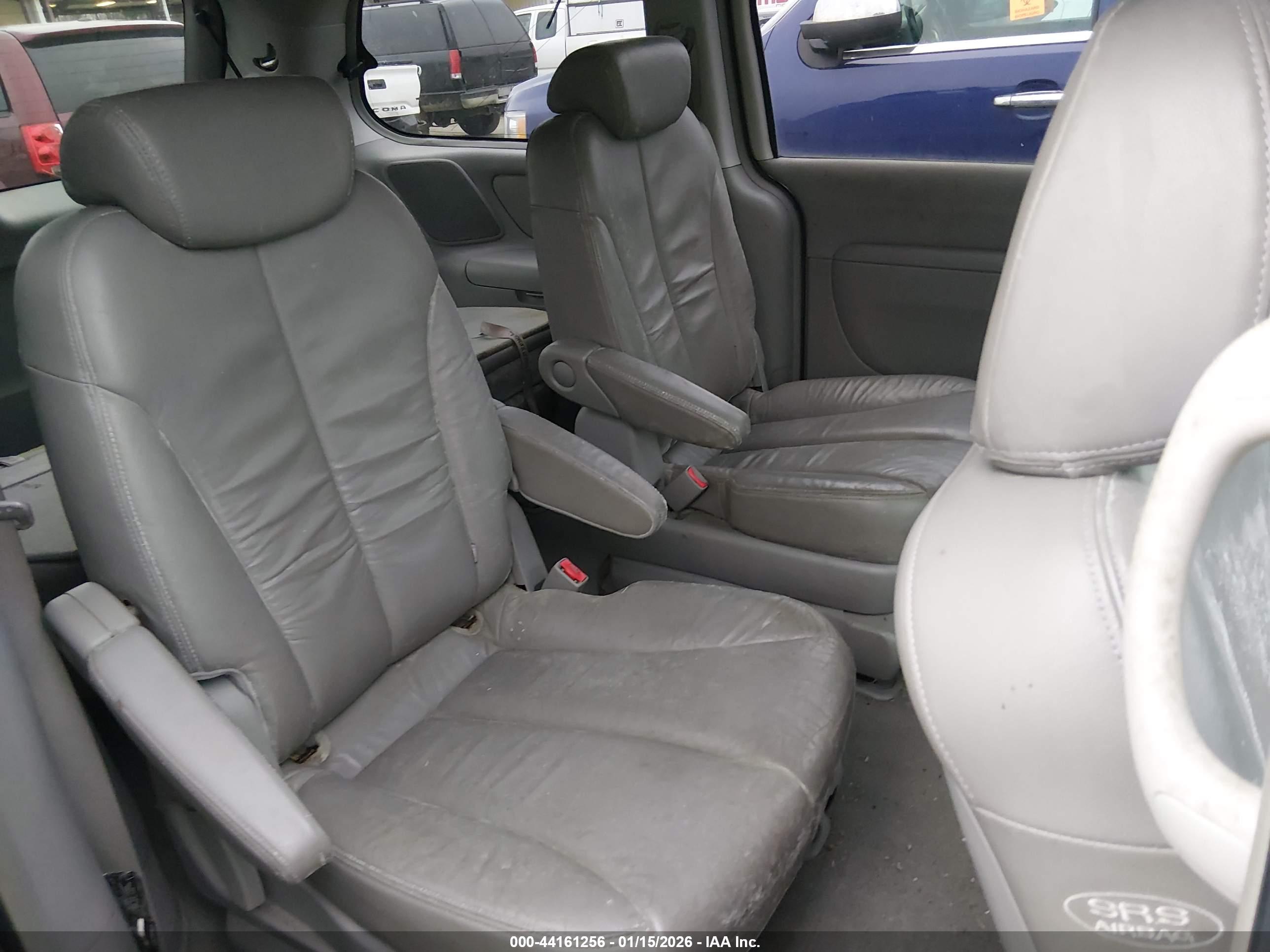 KIA SEDONA image 8