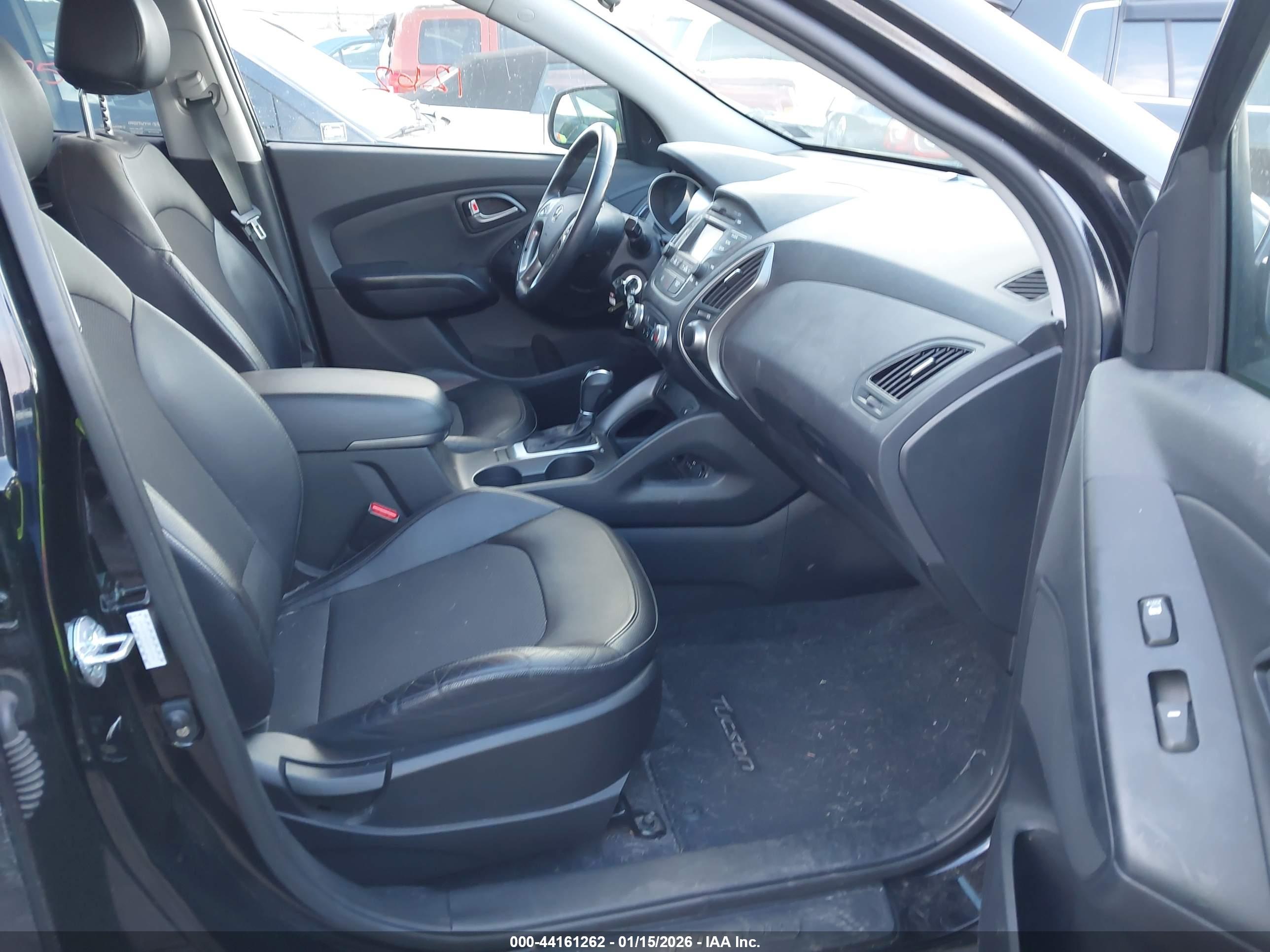 HYUNDAI TUCSON image 5