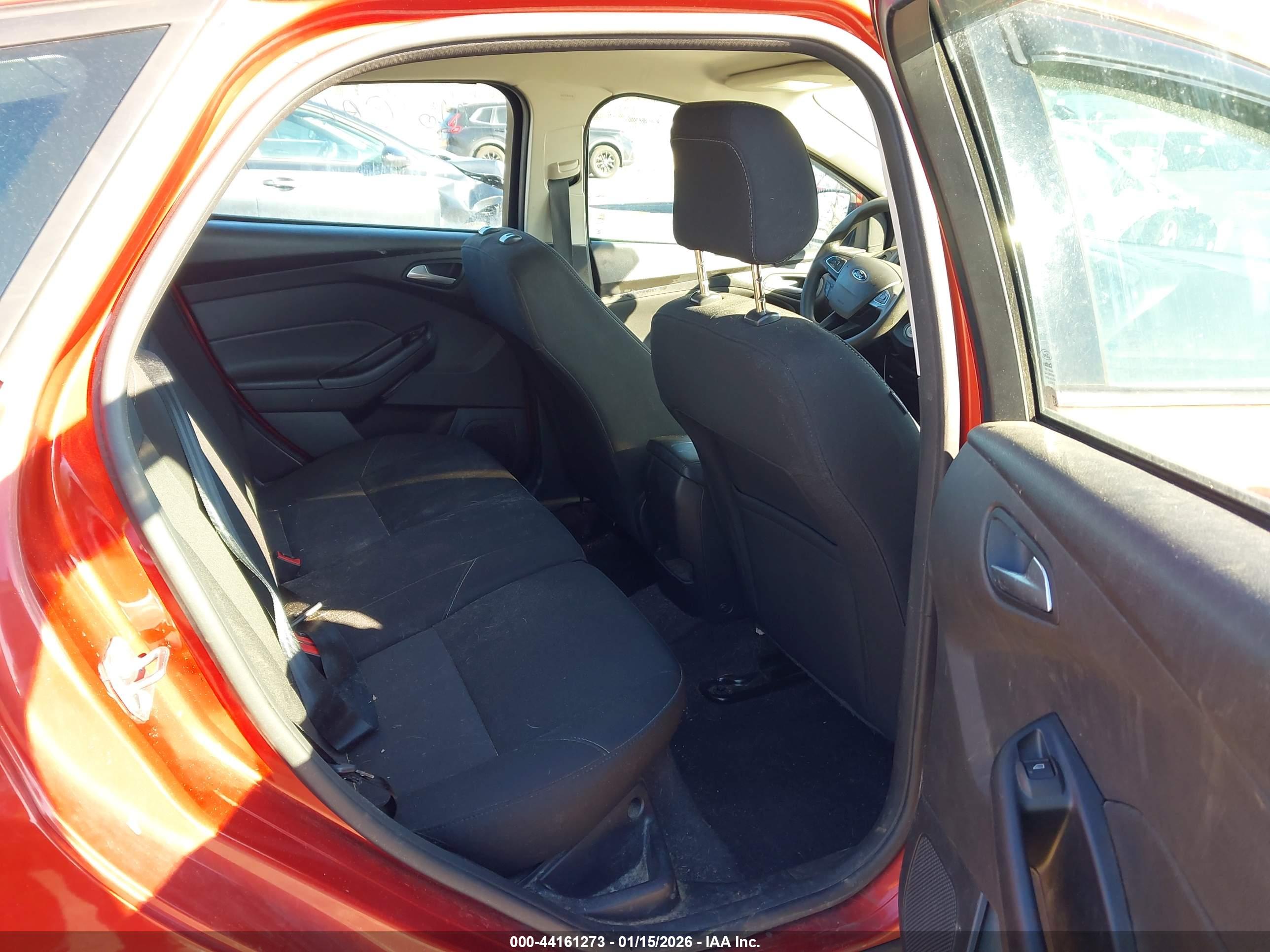 FORD FOCUS image 8