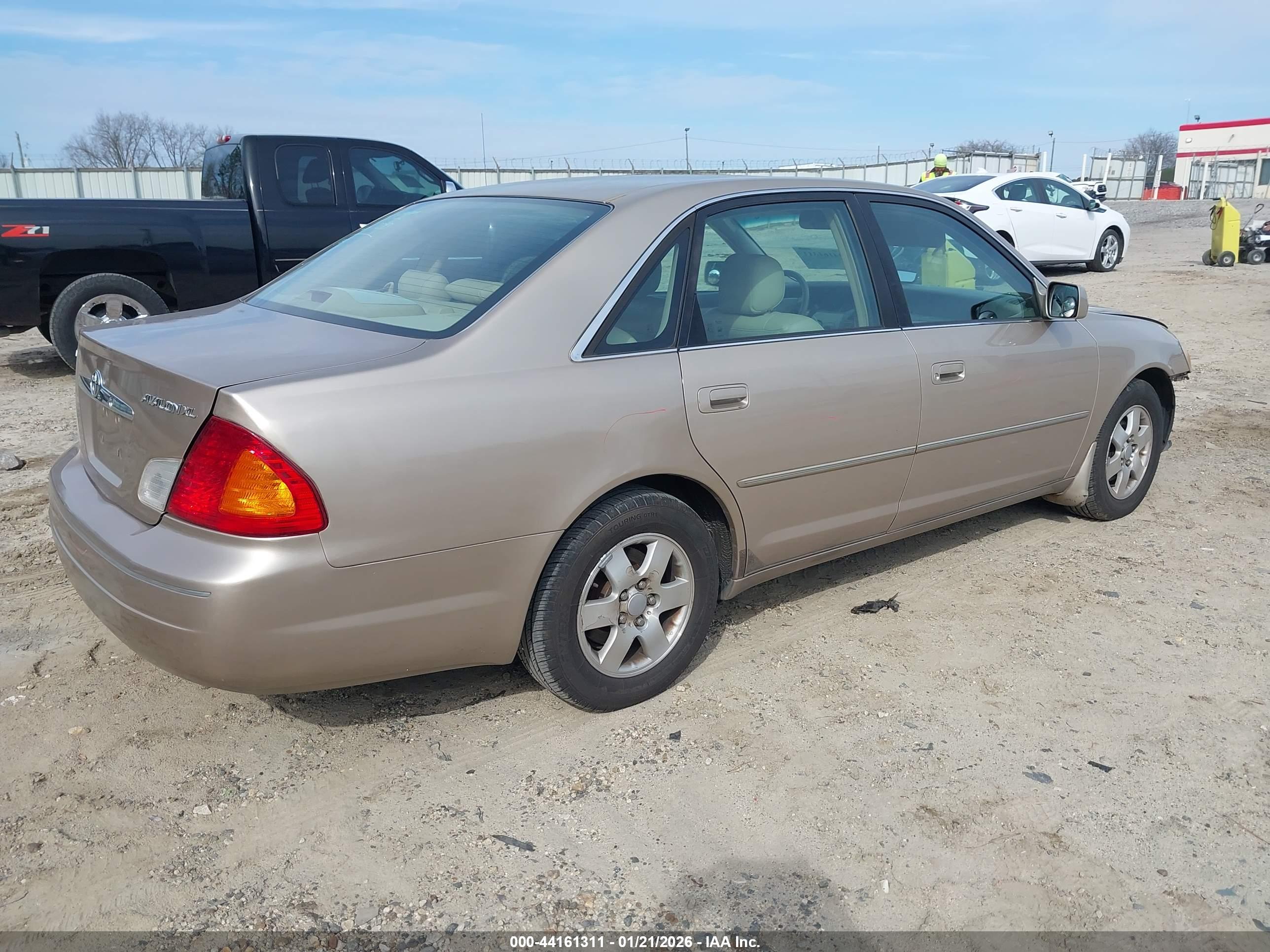 TOYOTA AVALON image 4