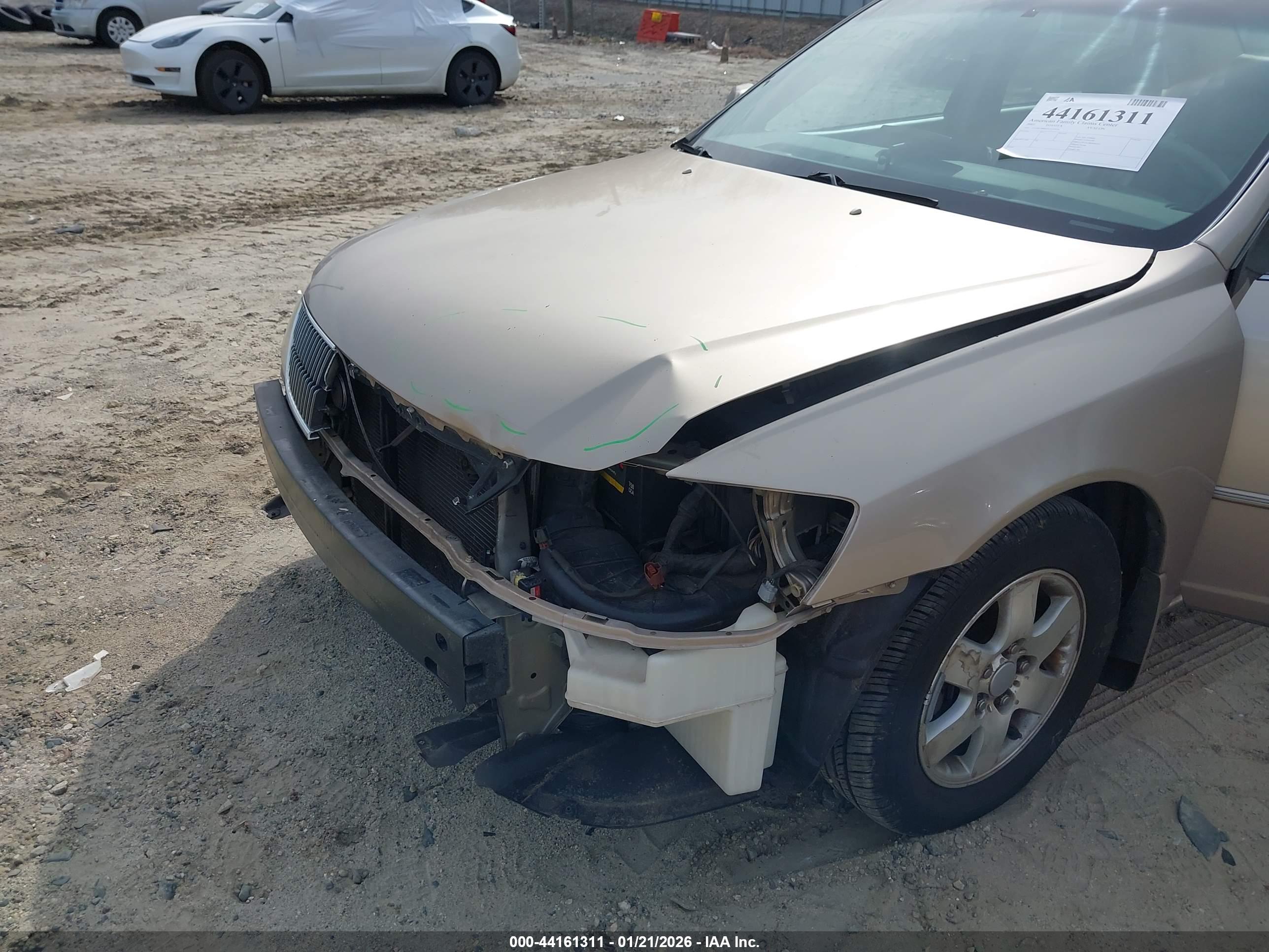 TOYOTA AVALON image 6
