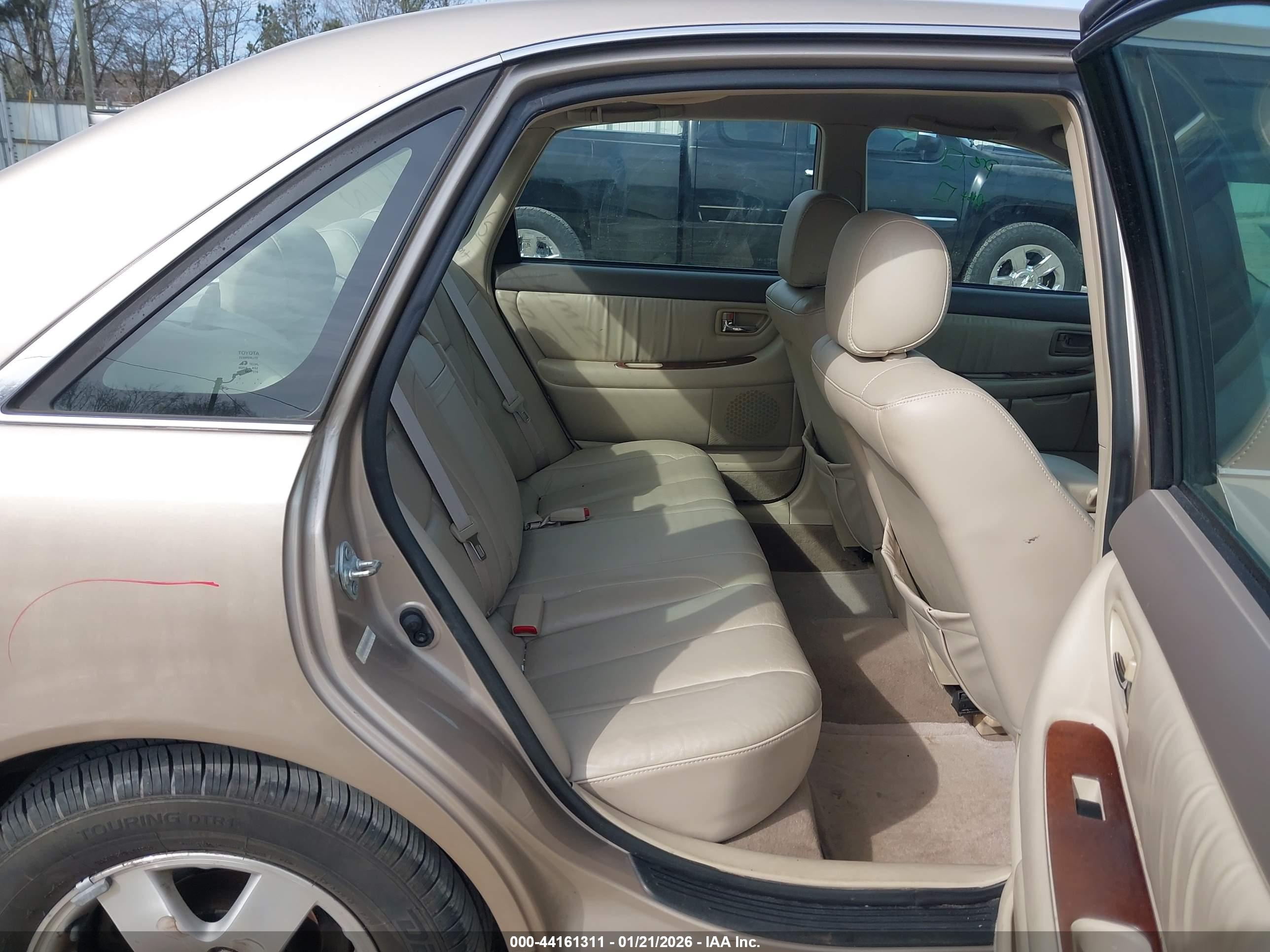 TOYOTA AVALON image 8