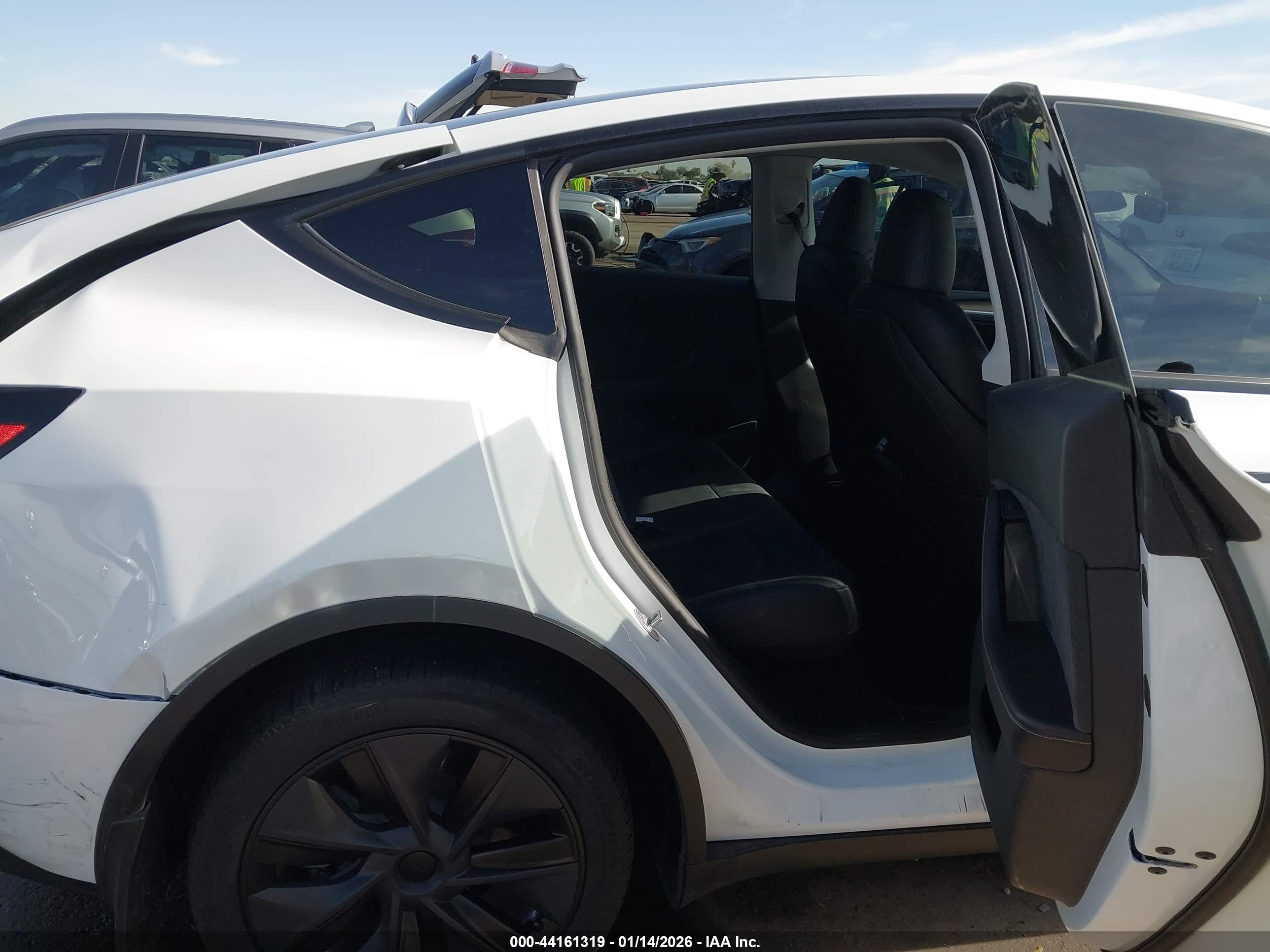 TESLA MODEL image 8