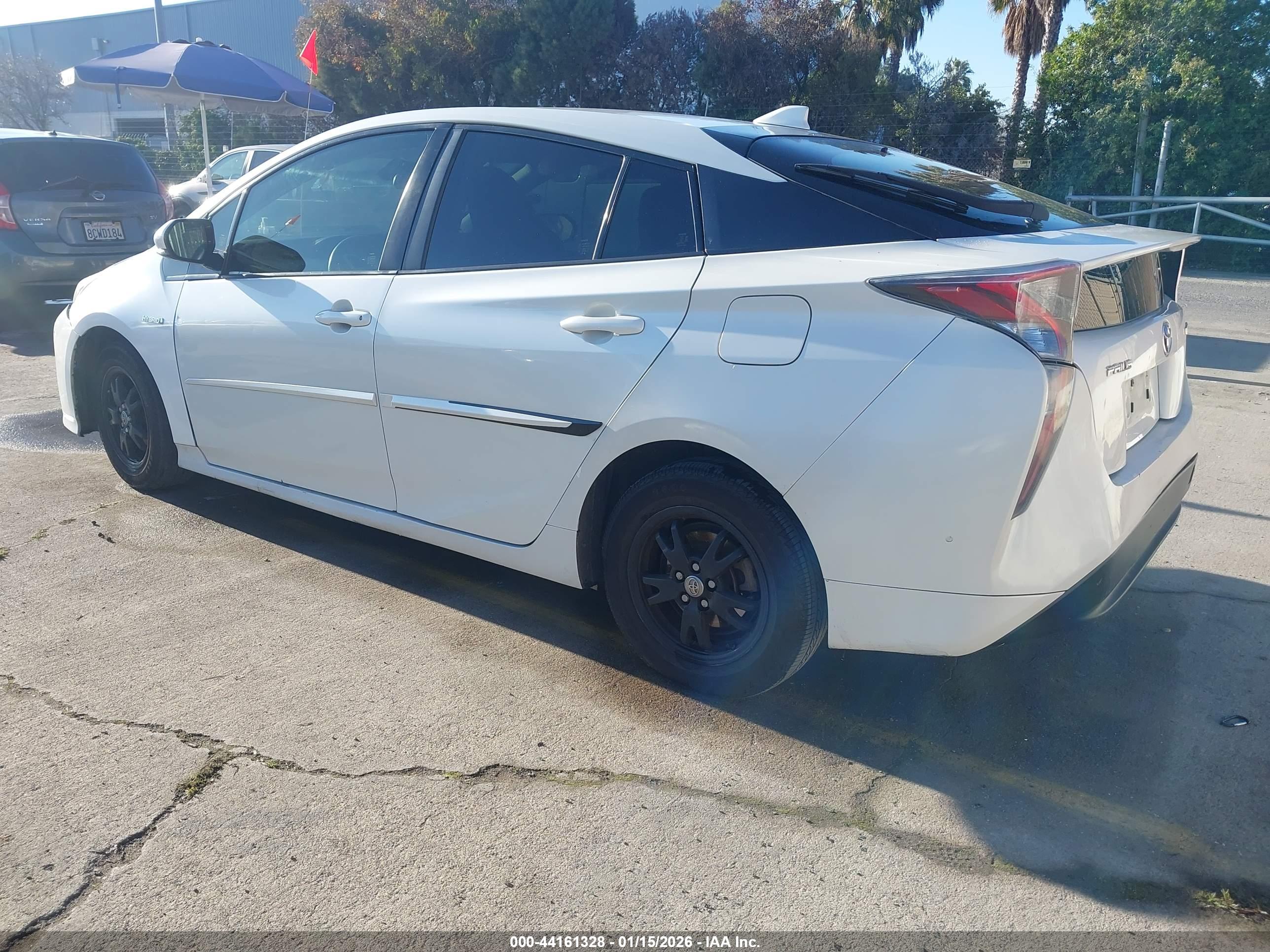 TOYOTA PRIUS image 3