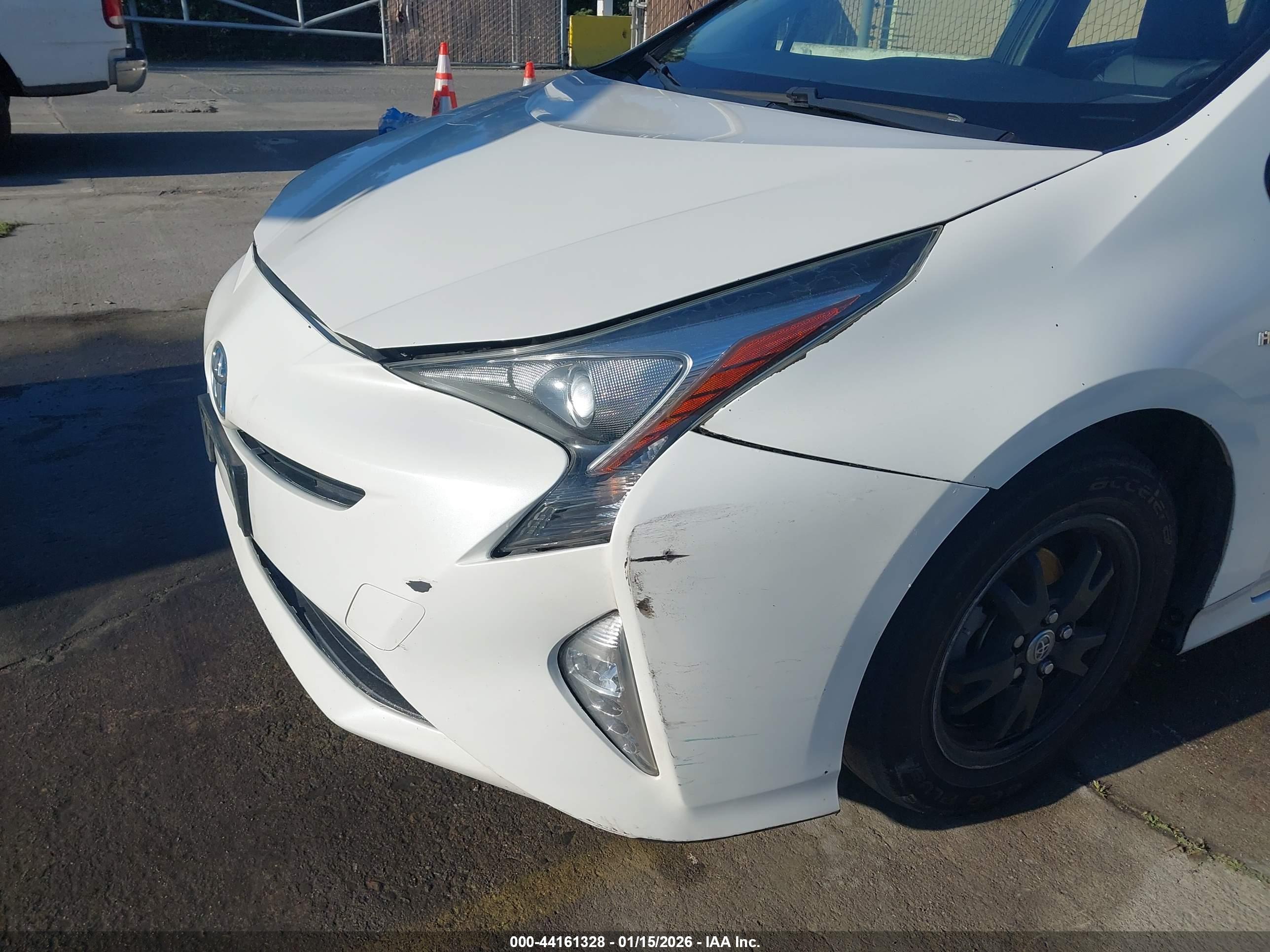 TOYOTA PRIUS image 6