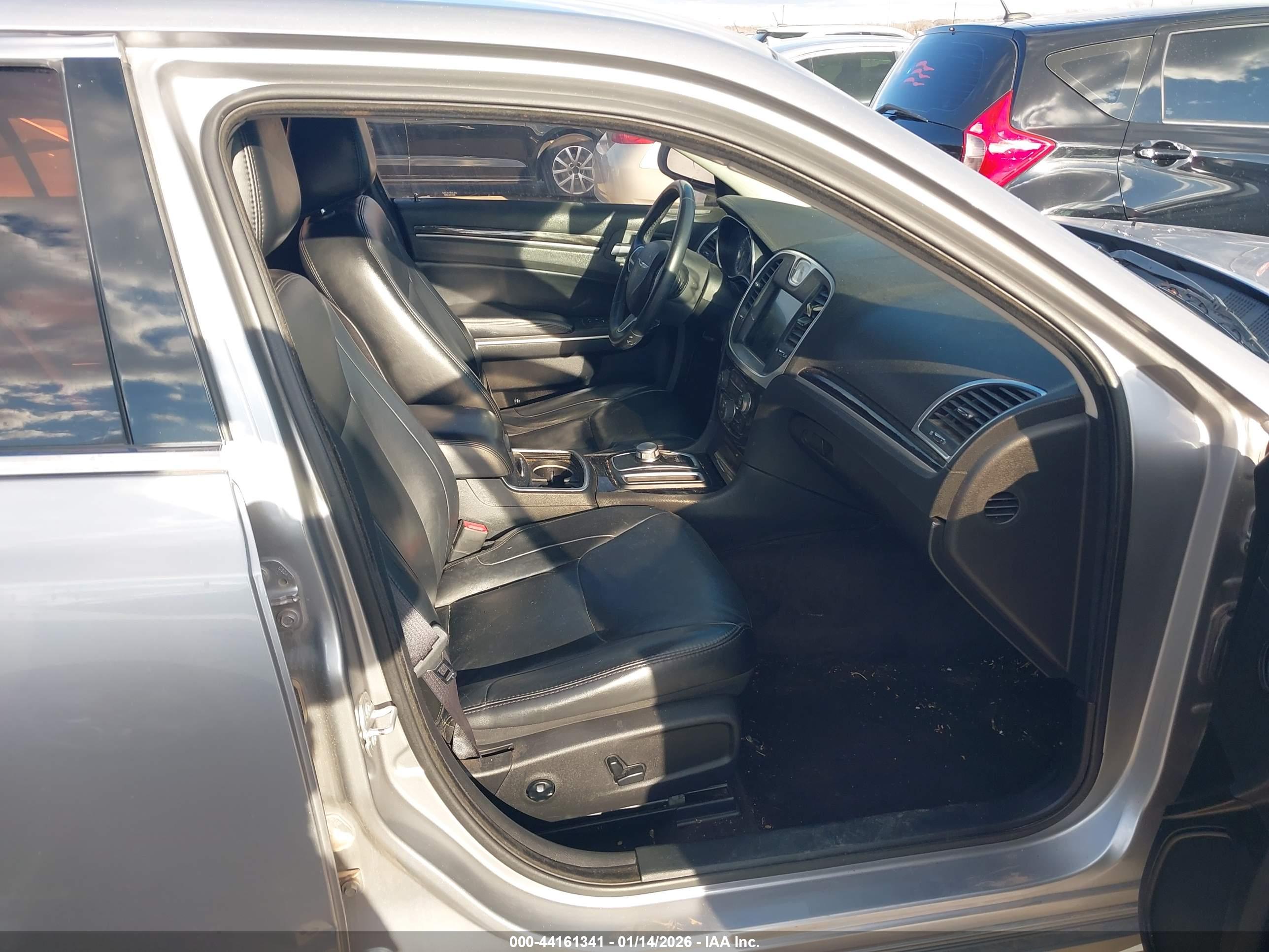 CHRYSLER 300 image 5