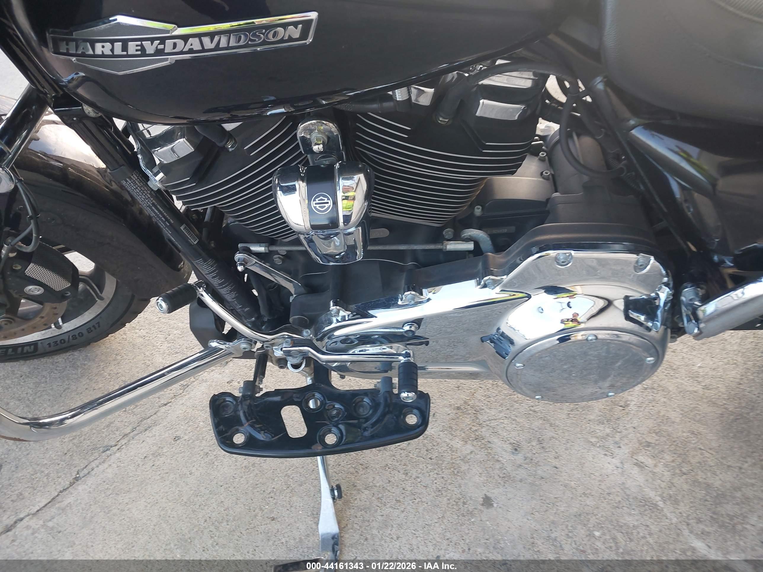 HARLEY-DAVIDSON FLTRX image 9