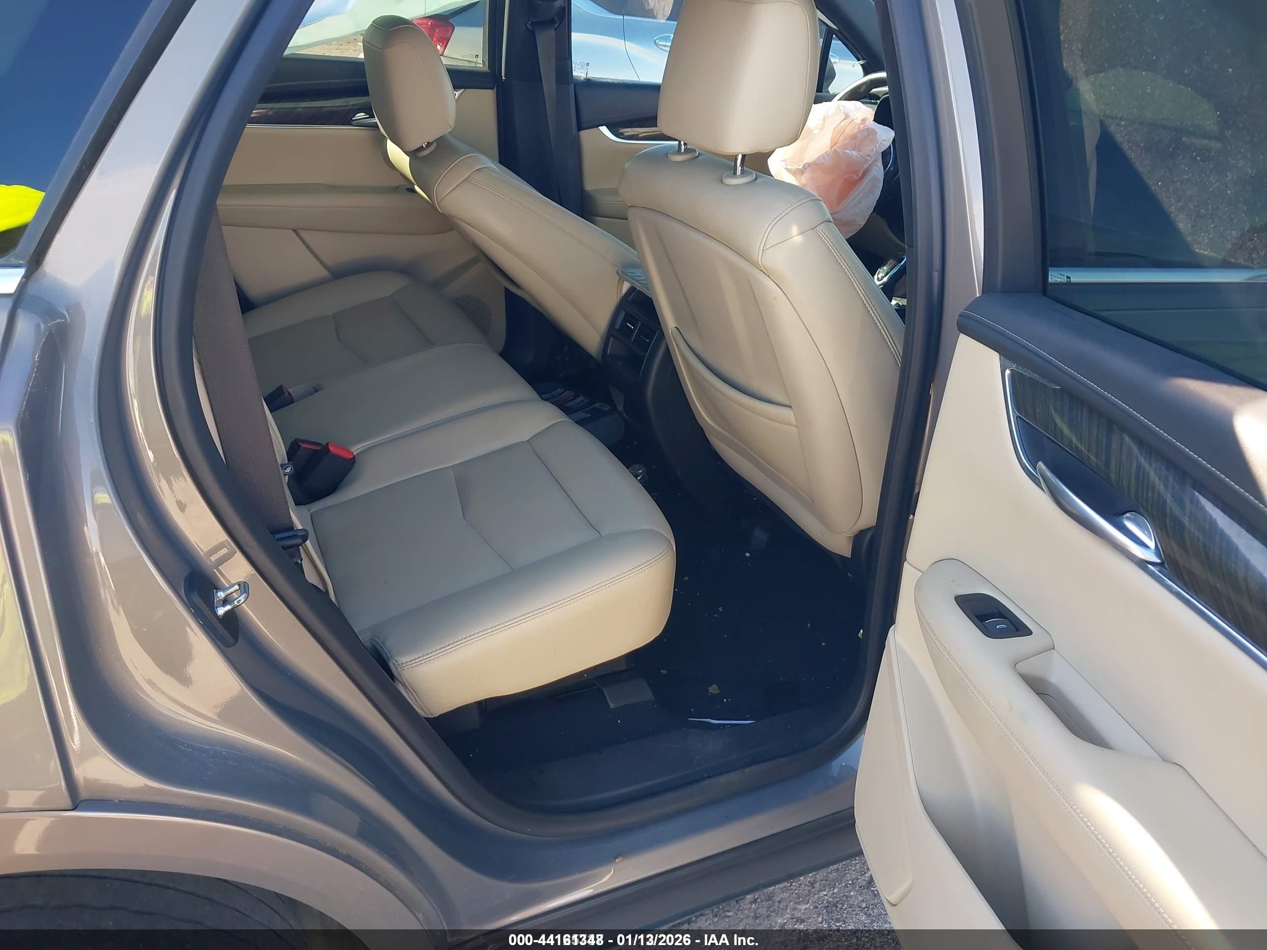 CADILLAC XT5 image 8