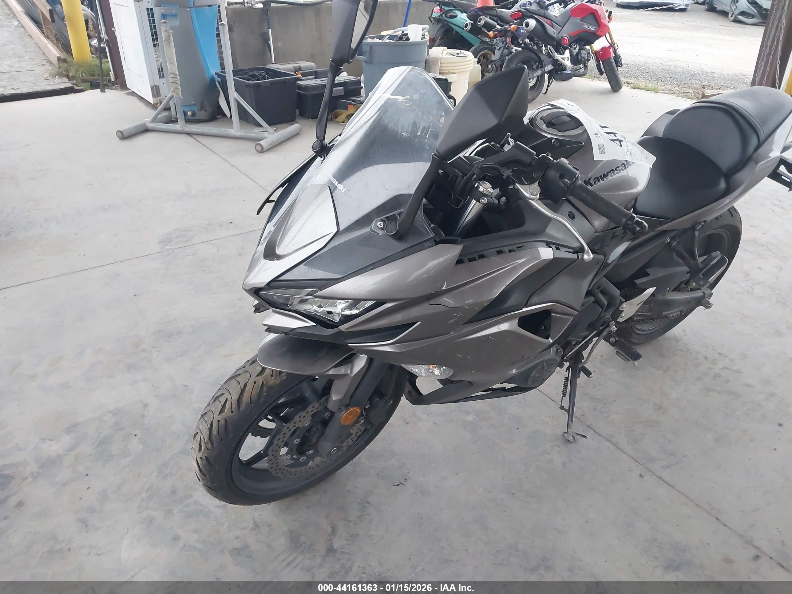KAWASAKI EX650 image 2